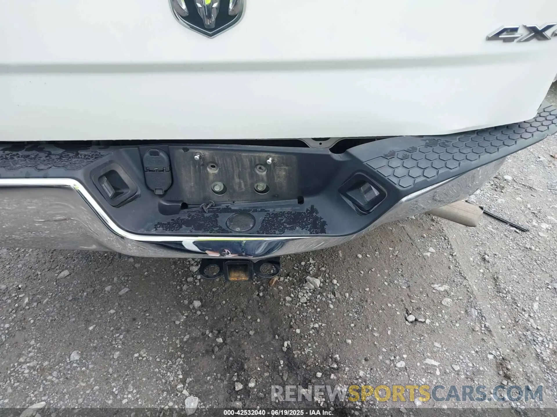 20 Photograph of a damaged car 1C6RR7TT1PS565228 RAM 1500 CLASSIC 2023