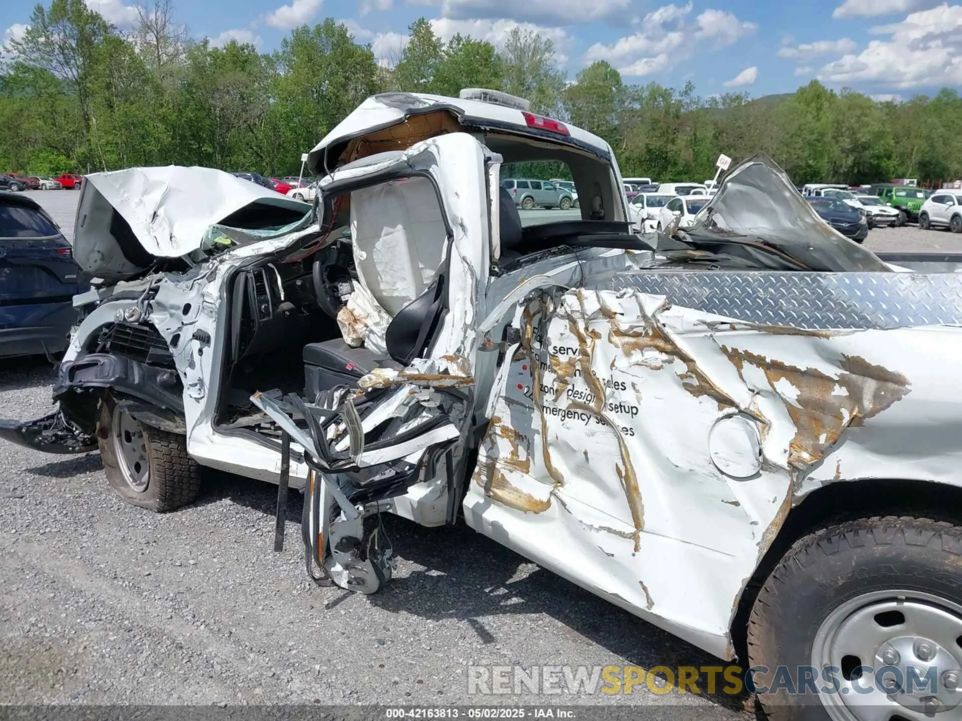 11 Photograph of a damaged car 3C6JR6DG2PG541035 RAM 1500 CLASSIC 2023