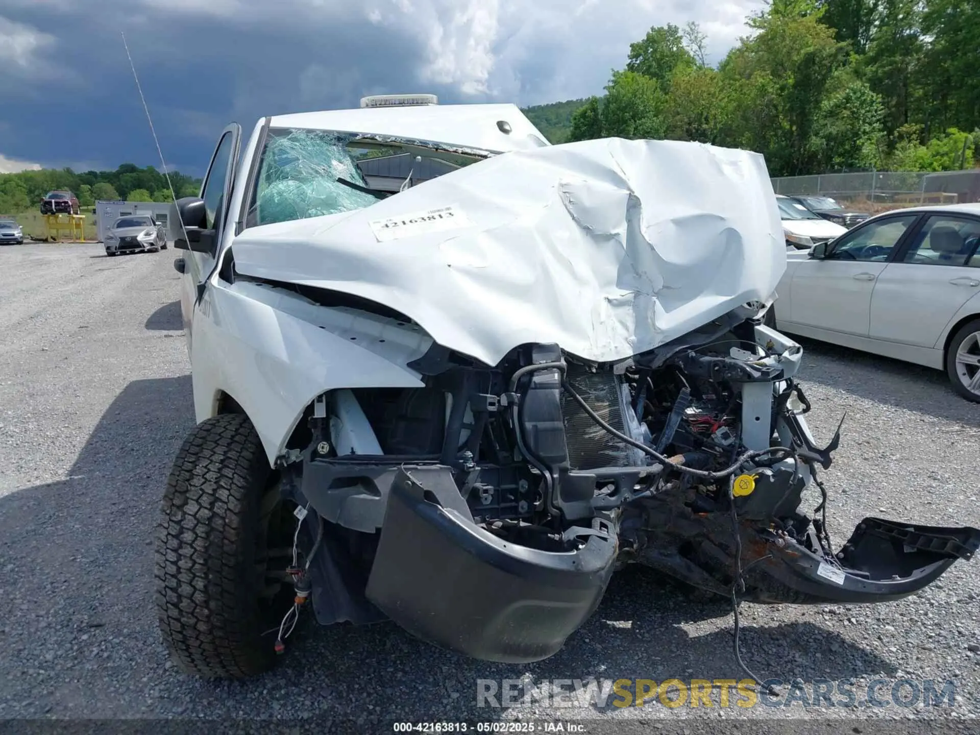 14 Photograph of a damaged car 3C6JR6DG2PG541035 RAM 1500 CLASSIC 2023