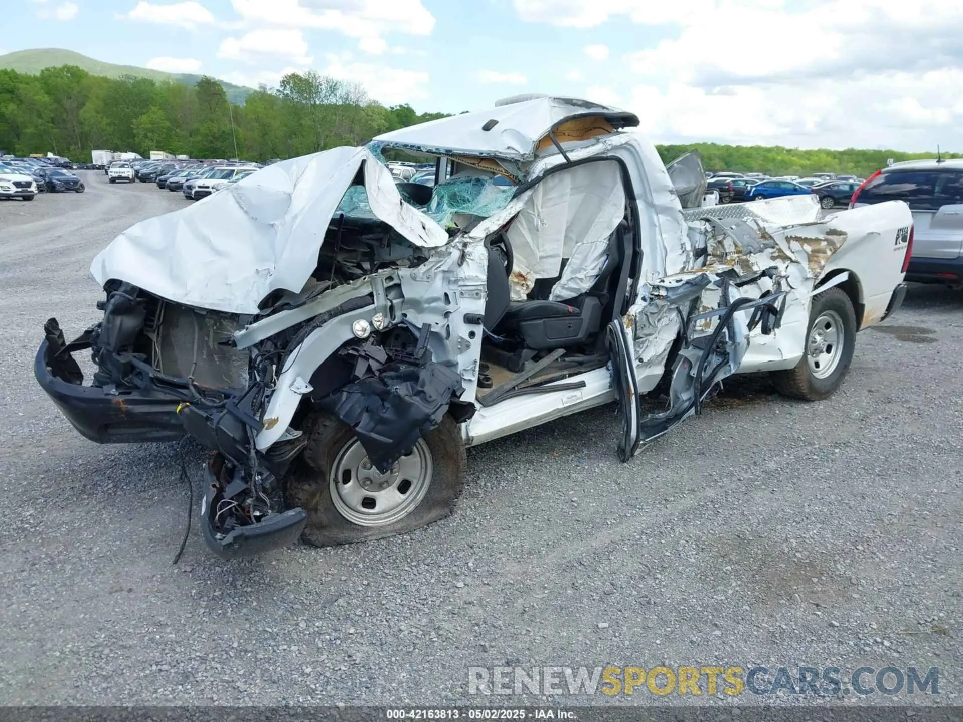 2 Photograph of a damaged car 3C6JR6DG2PG541035 RAM 1500 CLASSIC 2023