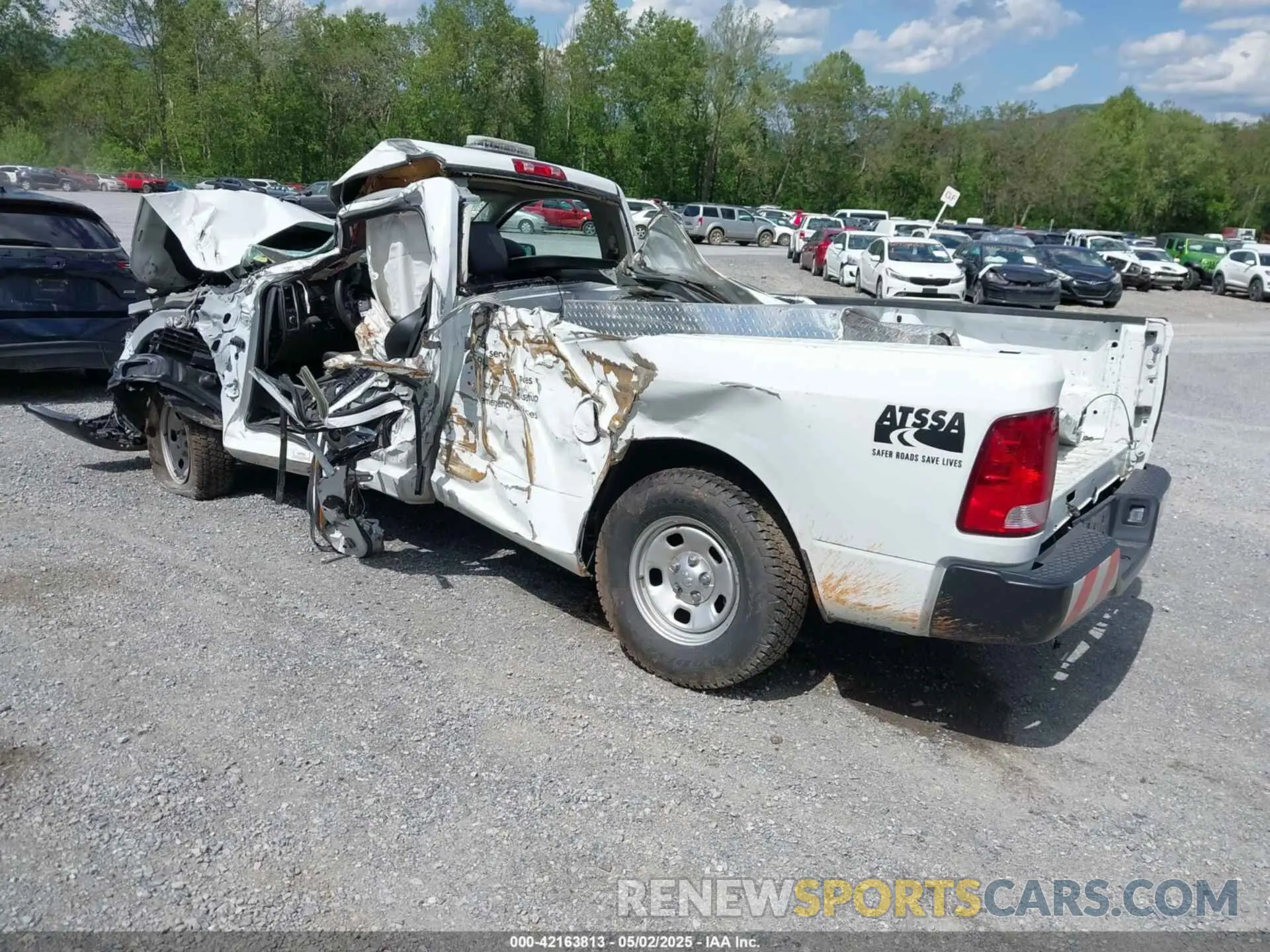 3 Photograph of a damaged car 3C6JR6DG2PG541035 RAM 1500 CLASSIC 2023