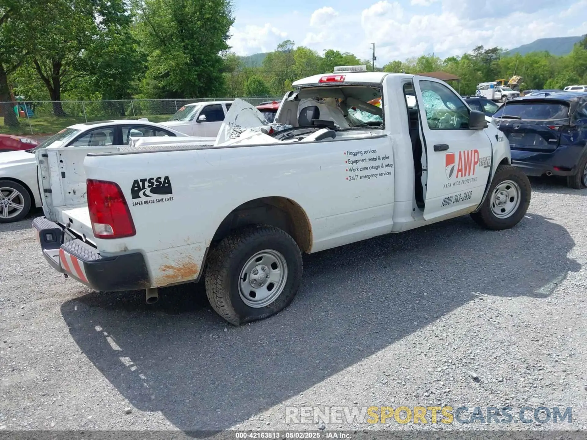 4 Photograph of a damaged car 3C6JR6DG2PG541035 RAM 1500 CLASSIC 2023