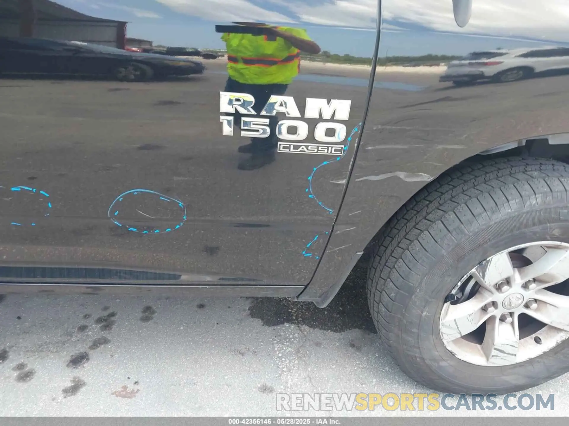 18 Photograph of a damaged car 1C6RR6GG4RS123036 RAM 1500 CLASSIC 2024
