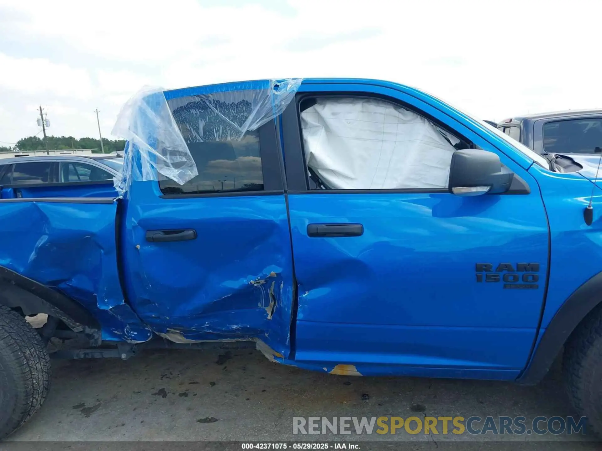 13 Photograph of a damaged car 1C6RR6GG9RS128958 RAM 1500 CLASSIC 2024
