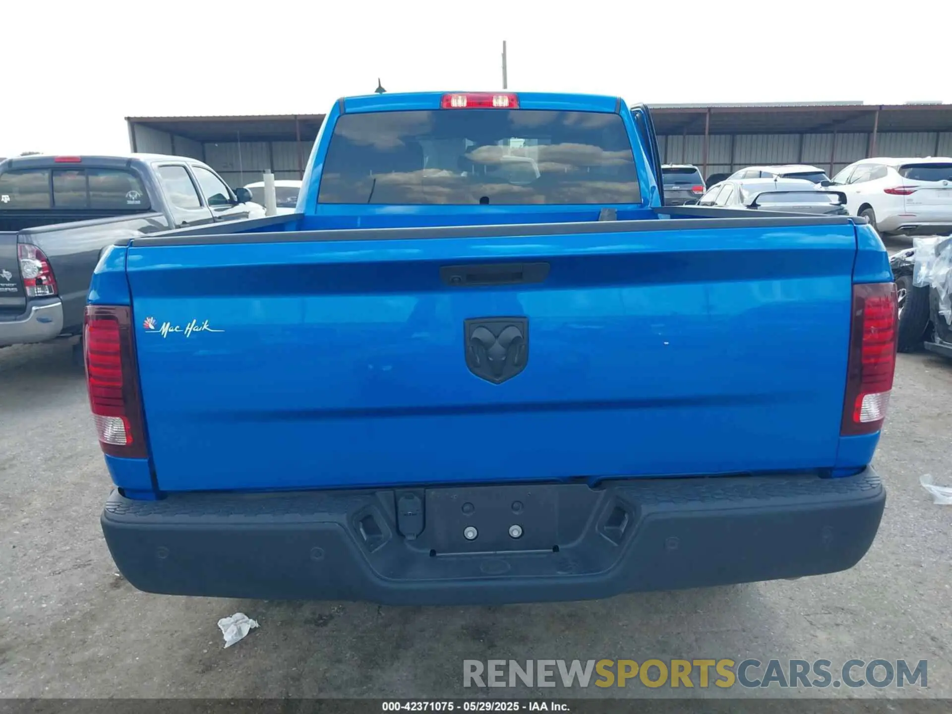 16 Photograph of a damaged car 1C6RR6GG9RS128958 RAM 1500 CLASSIC 2024