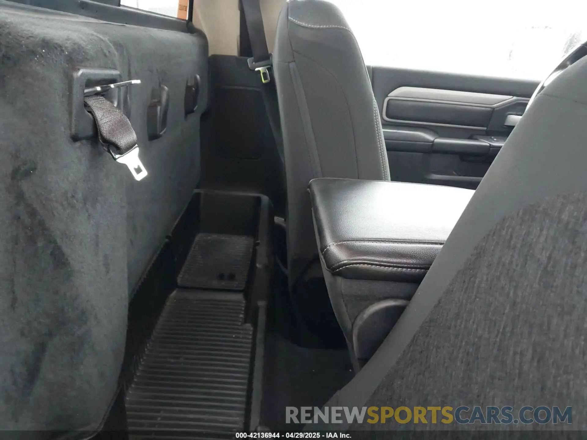 8 Photograph of a damaged car 3C6MR4AJXKG680629 RAM 2500 2019