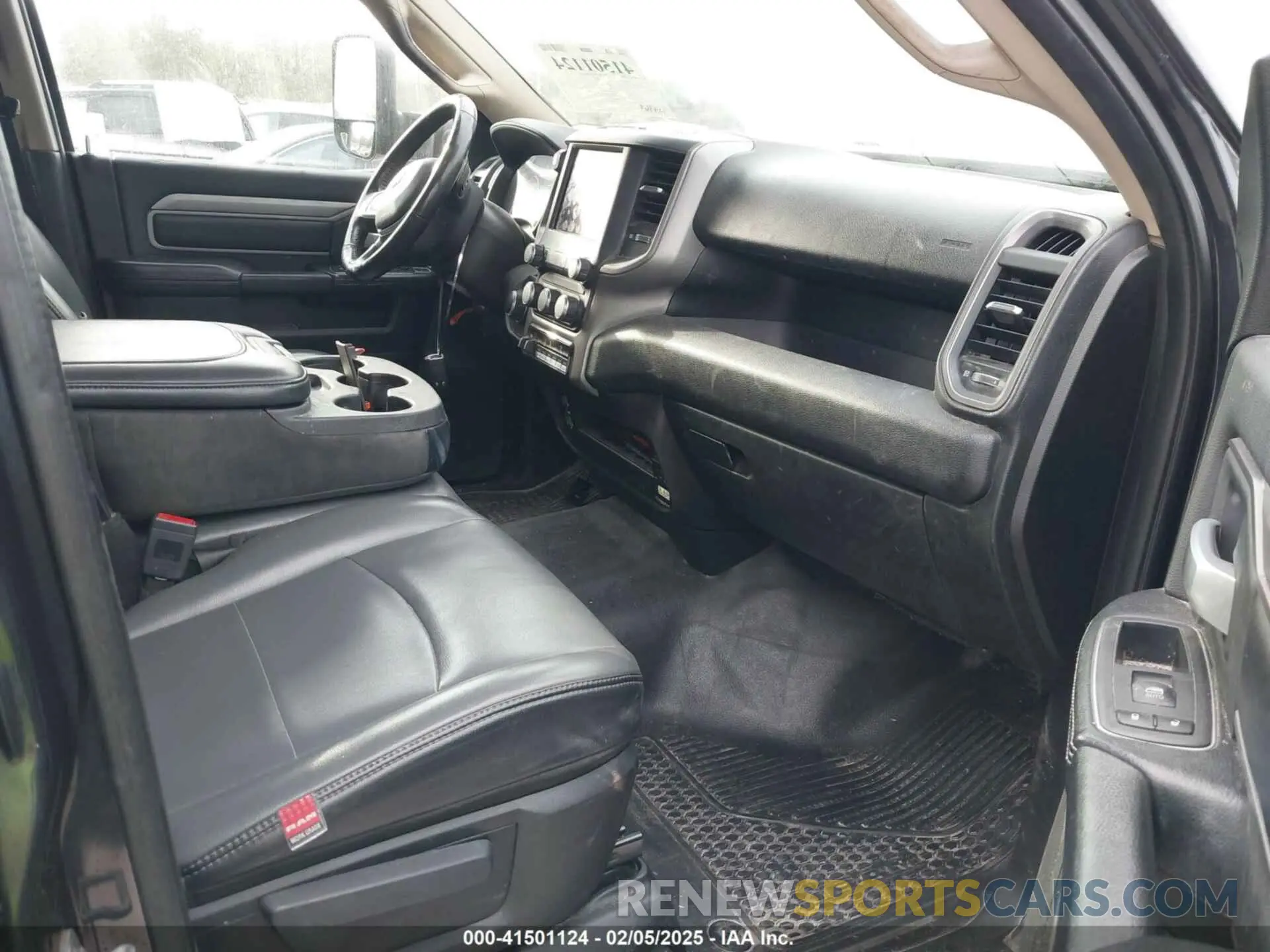 5 Photograph of a damaged car 3C6UR4HJ3KG712732 RAM 2500 2019