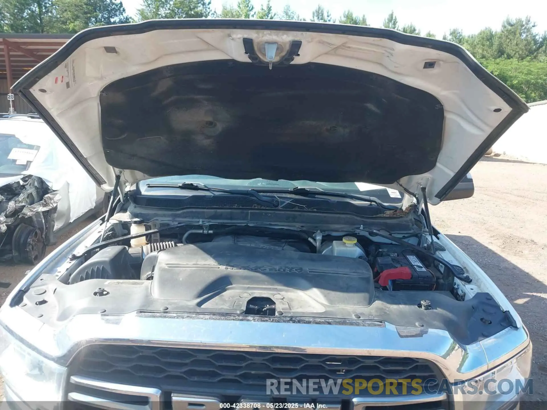 10 Photograph of a damaged car 3C6UR4HJ5KG548111 RAM 2500 2019