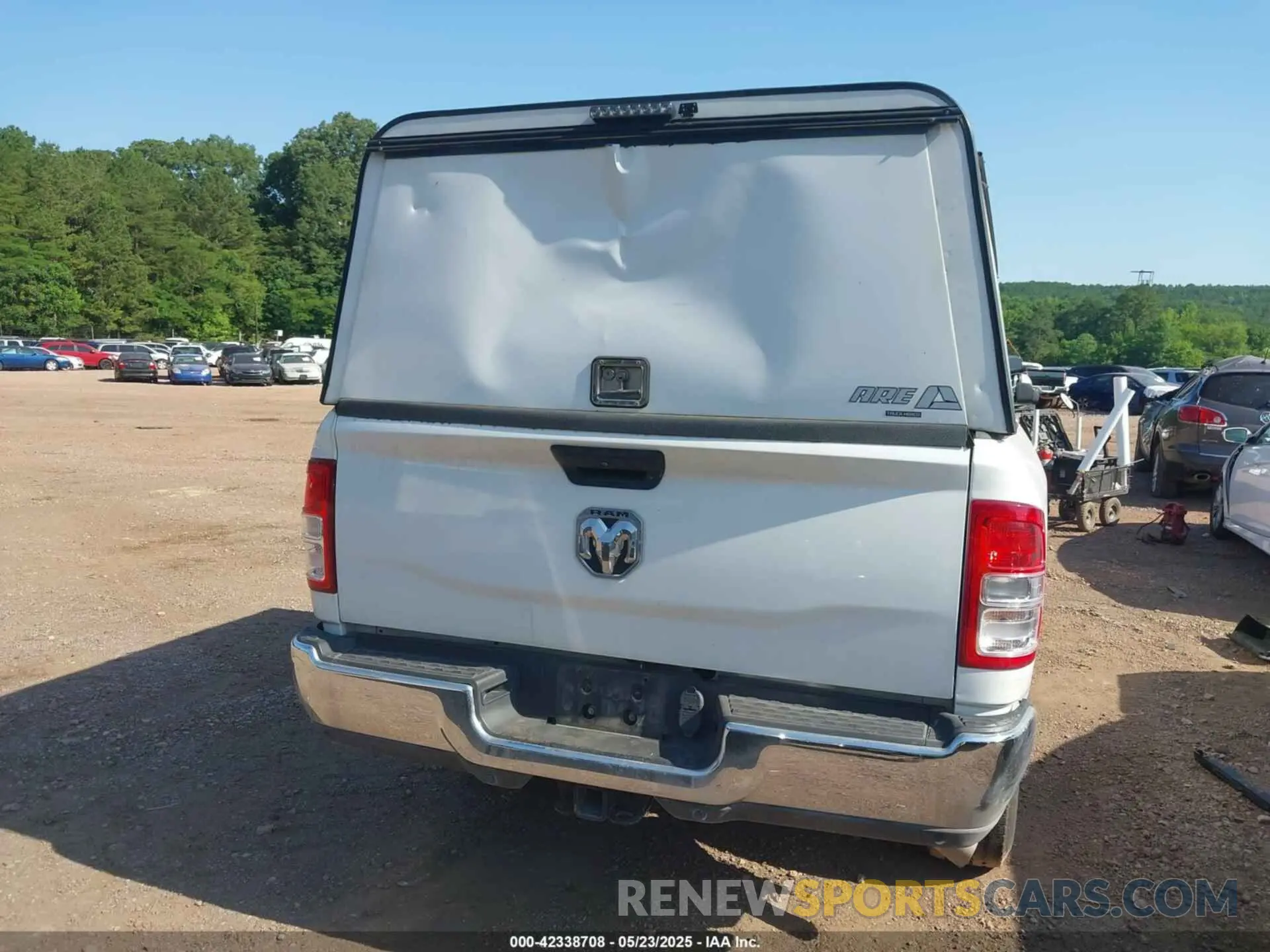 16 Photograph of a damaged car 3C6UR4HJ5KG548111 RAM 2500 2019