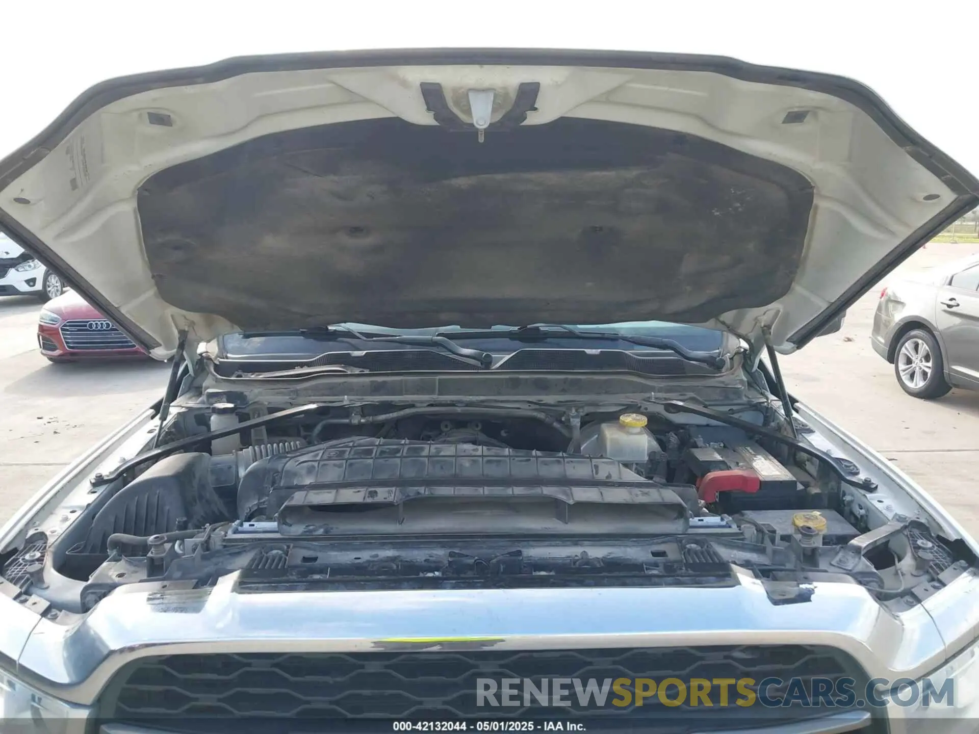 10 Photograph of a damaged car 3C6UR4HJXKG720696 RAM 2500 2019