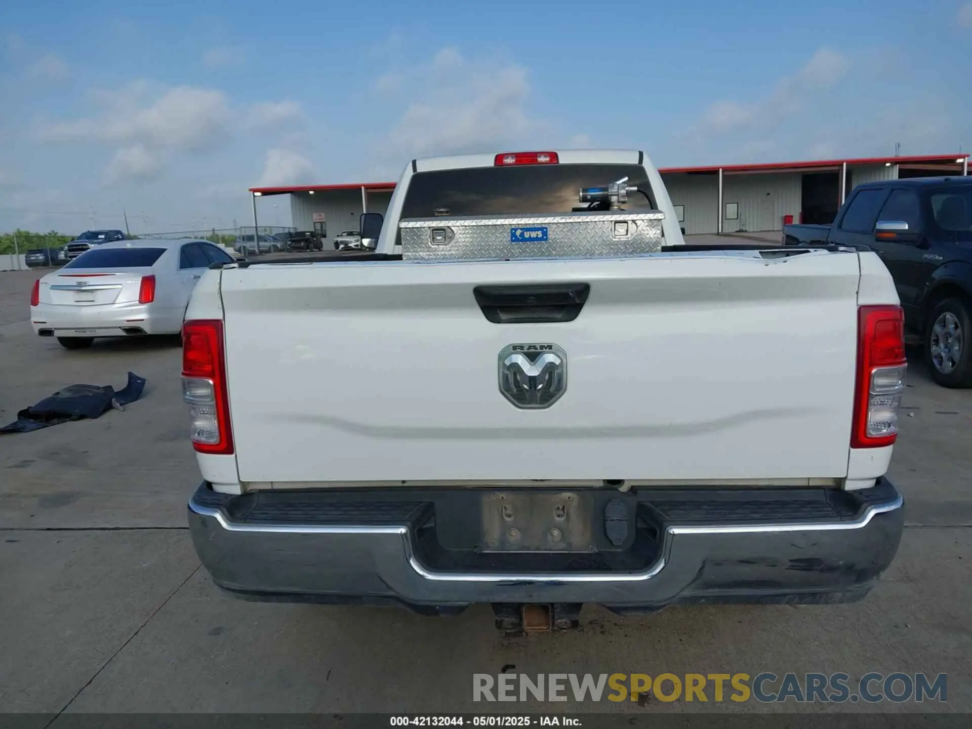 16 Photograph of a damaged car 3C6UR4HJXKG720696 RAM 2500 2019