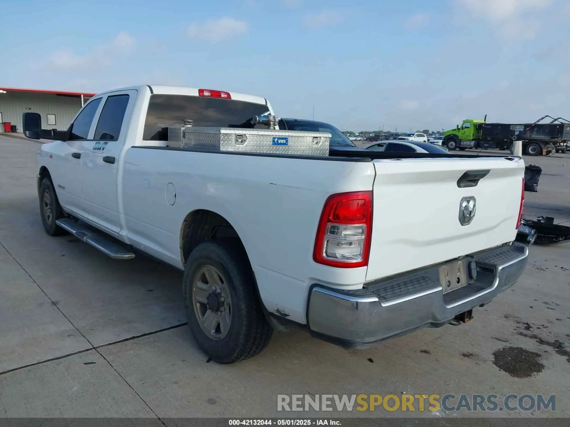 3 Photograph of a damaged car 3C6UR4HJXKG720696 RAM 2500 2019