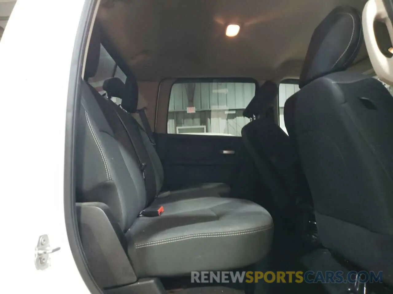 10 Photograph of a damaged car 3C6UR5CJ0KG633399 RAM 2500 2019