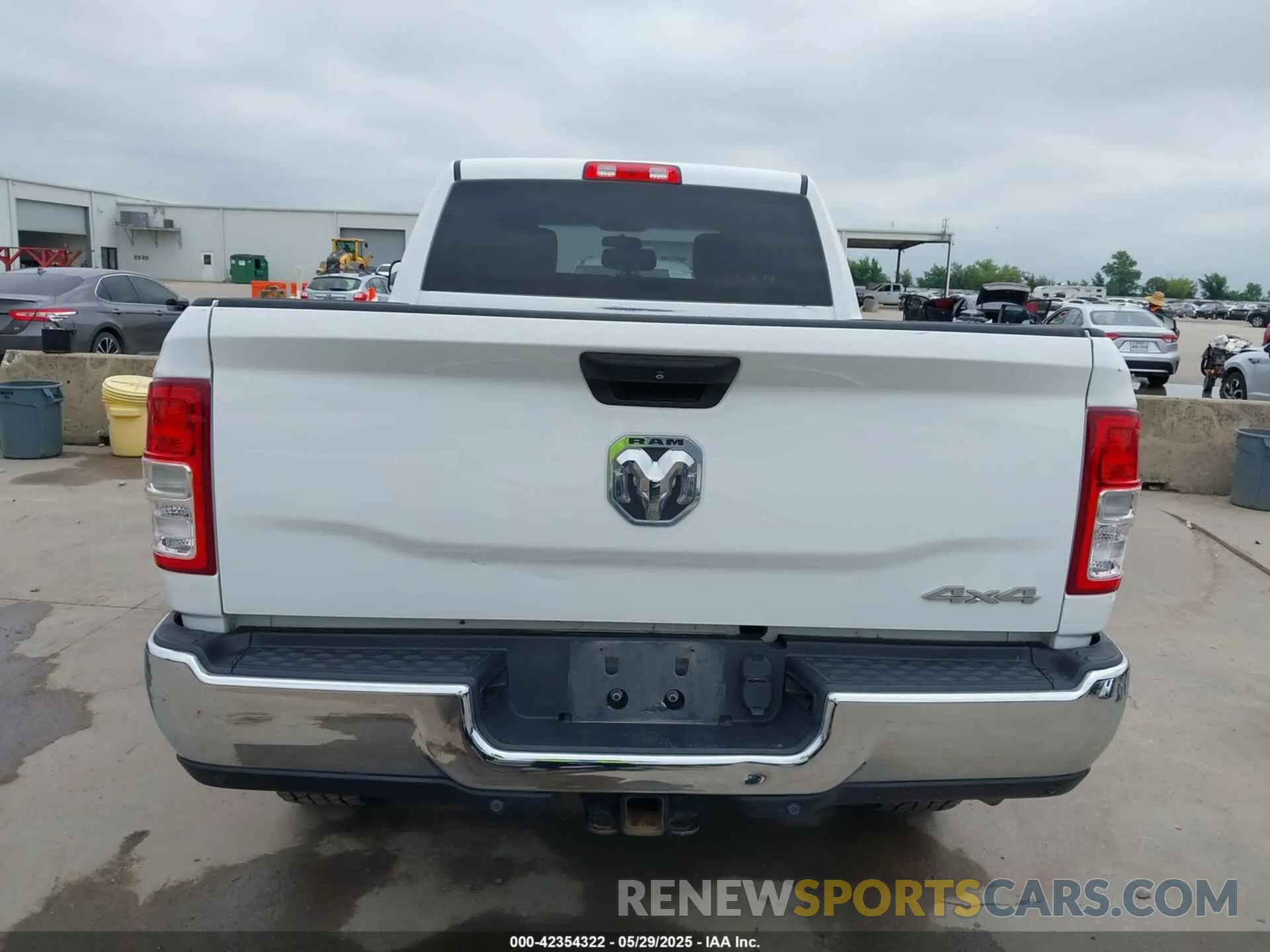 17 Photograph of a damaged car 3C6UR5CJ3KG512575 RAM 2500 2019