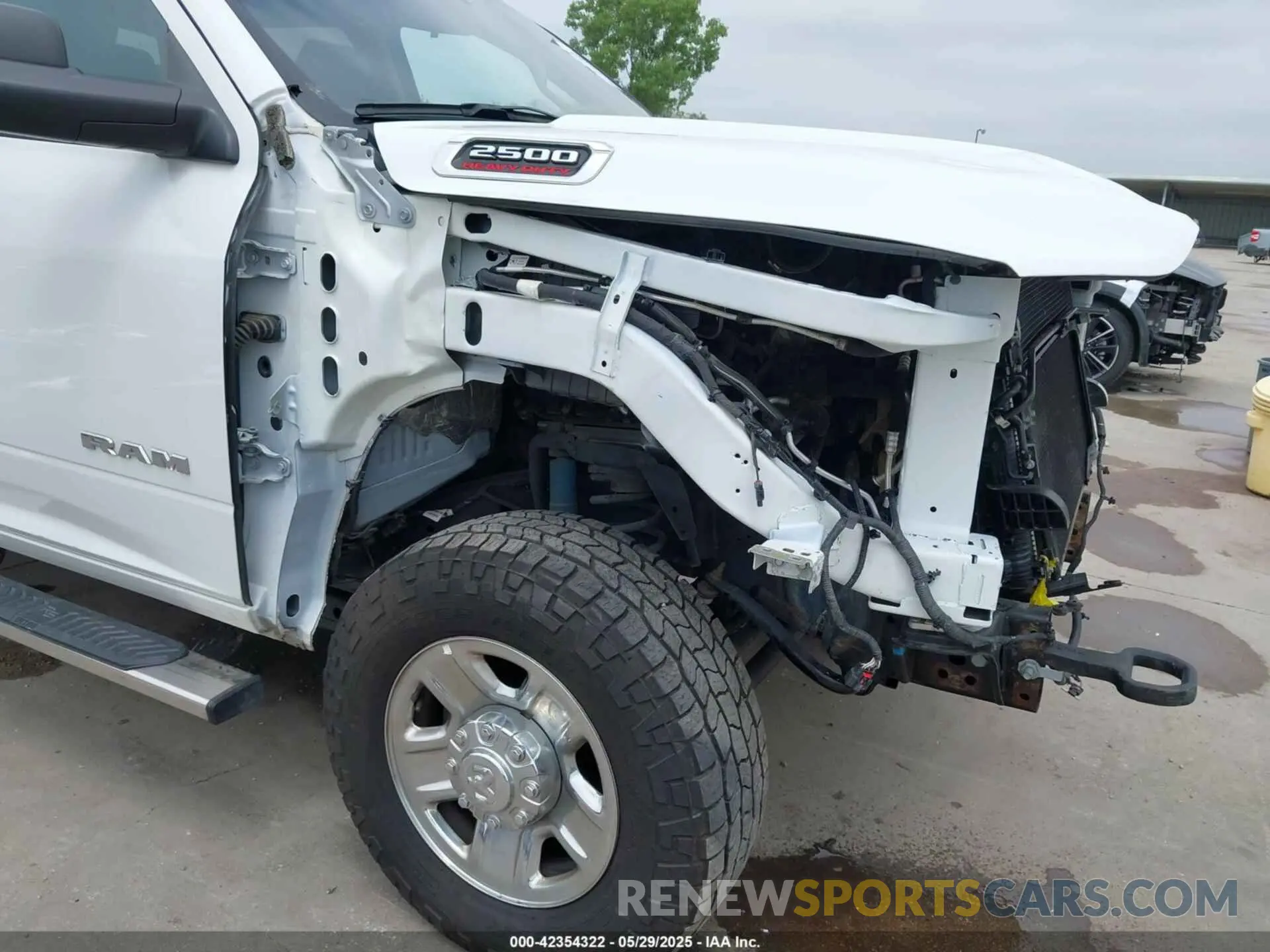 21 Photograph of a damaged car 3C6UR5CJ3KG512575 RAM 2500 2019