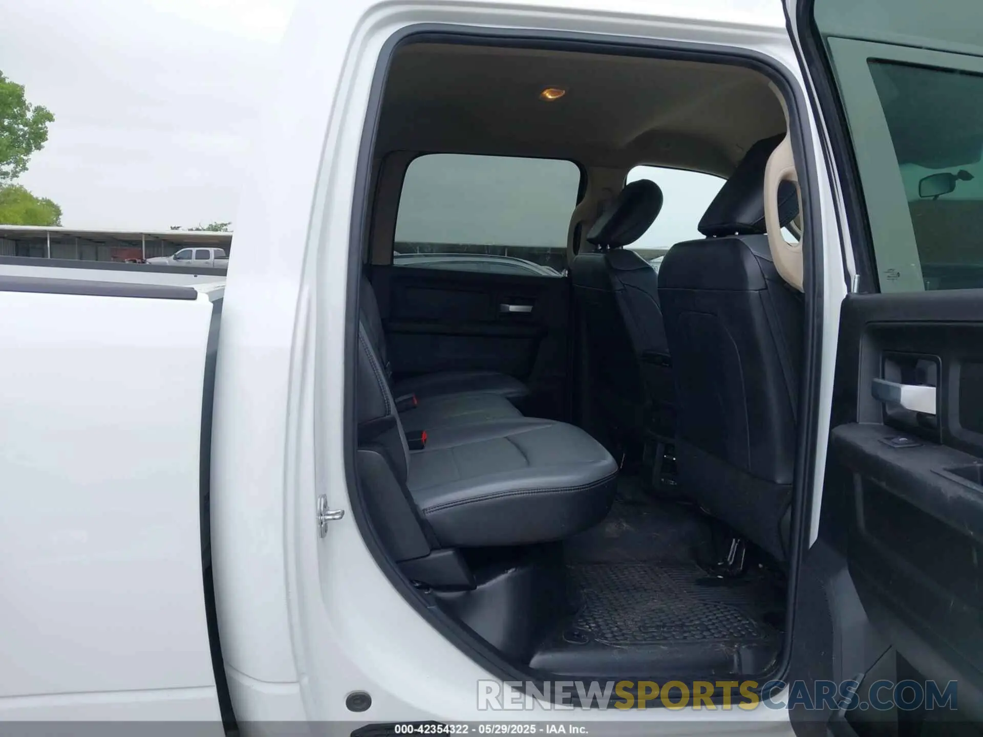 8 Photograph of a damaged car 3C6UR5CJ3KG512575 RAM 2500 2019