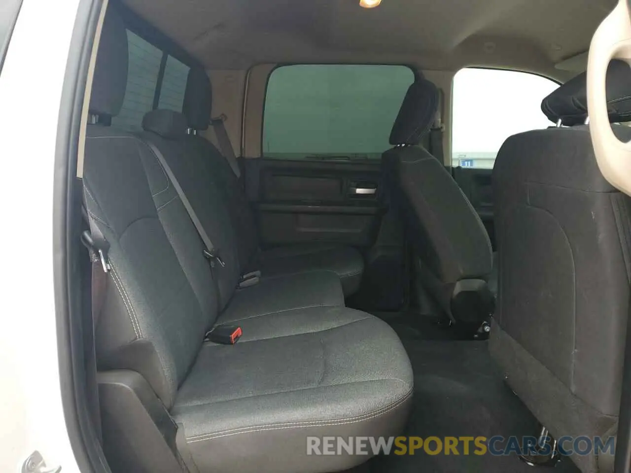 10 Photograph of a damaged car 3C6UR5CJ4KG667037 RAM 2500 2019