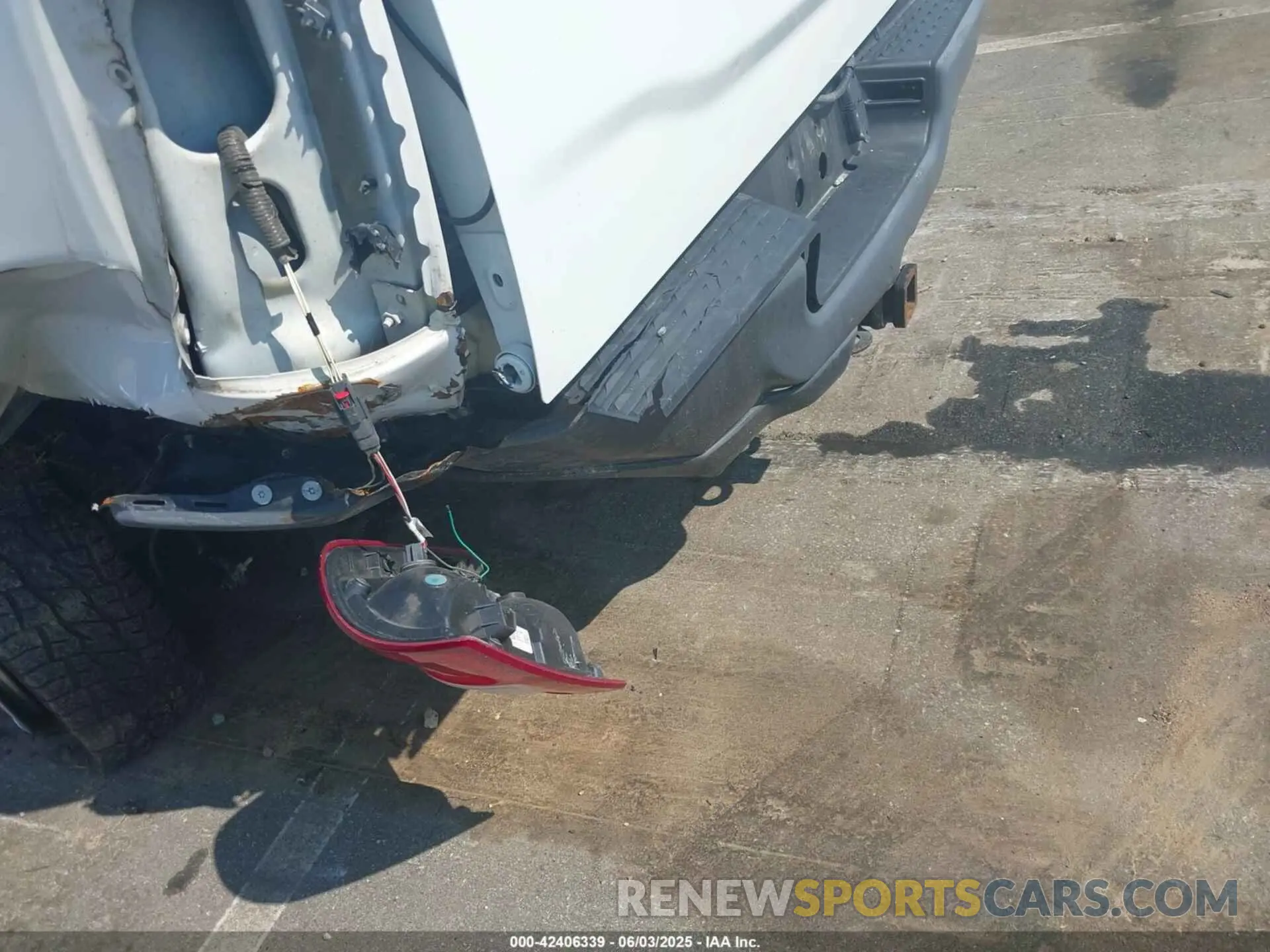 17 Photograph of a damaged car 3C6UR5CJ6KG556859 RAM 2500 2019