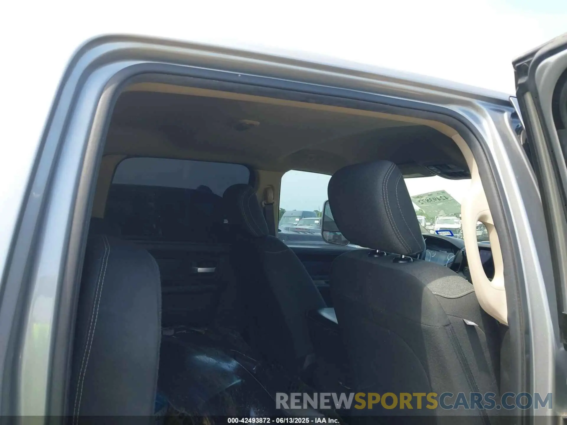 8 Photograph of a damaged car 3C6UR5CJ9KG634776 RAM 2500 2019