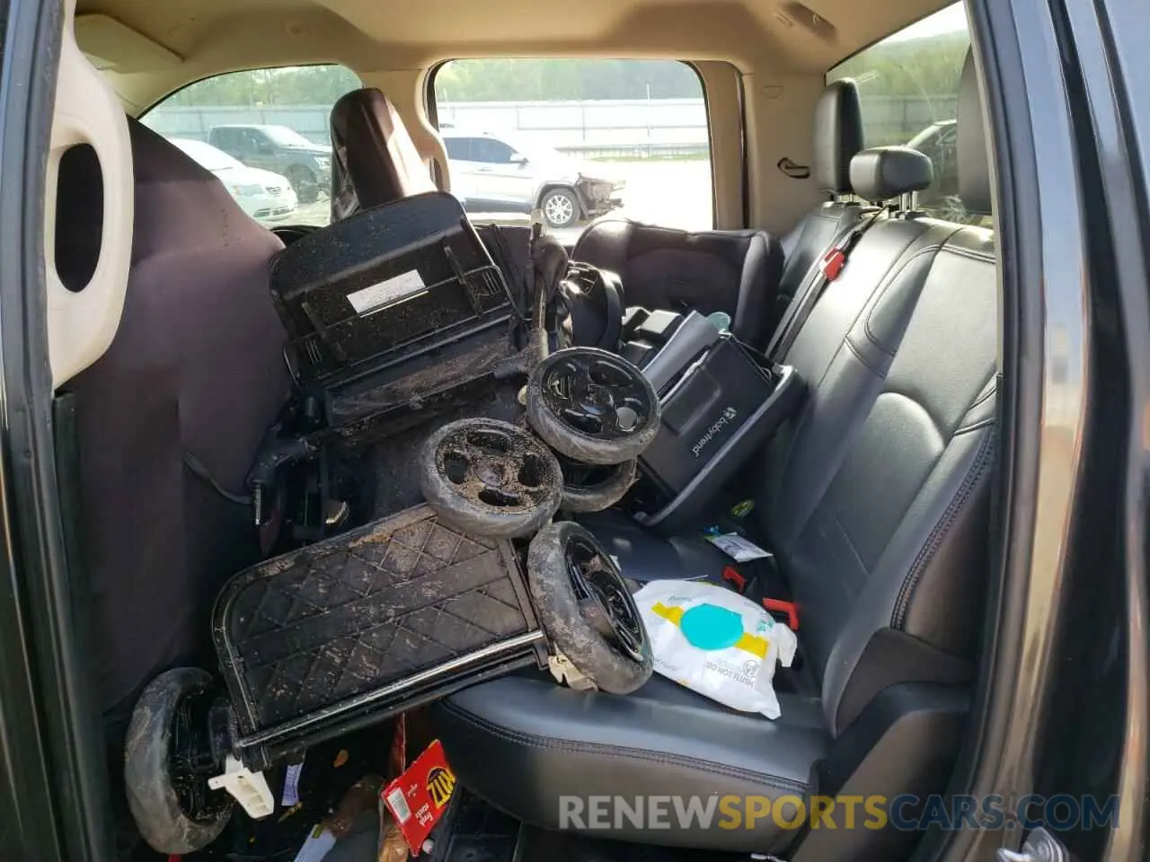 10 Photograph of a damaged car 3C6UR5CJXKG676955 RAM 2500 2019