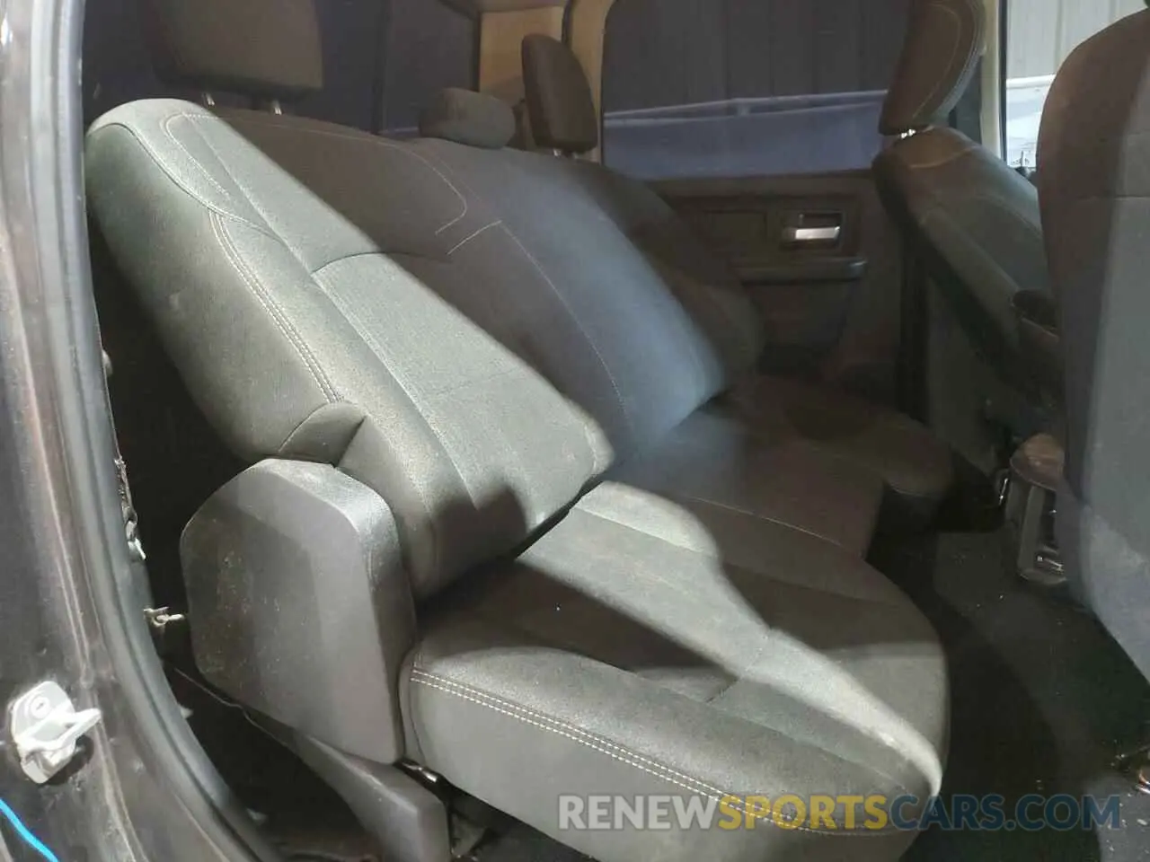 10 Photograph of a damaged car 3C6UR5CL1KG691166 RAM 2500 2019