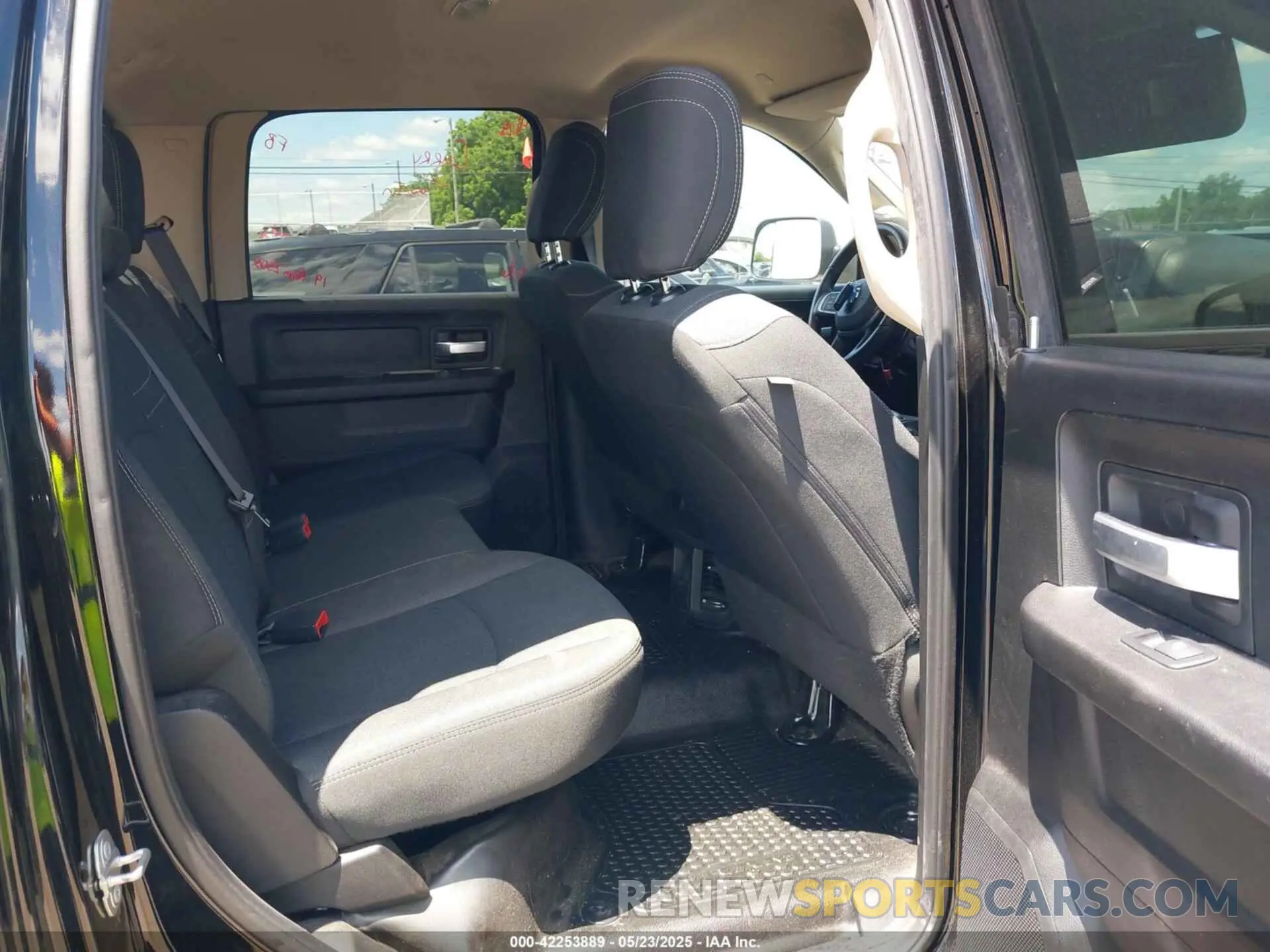8 Photograph of a damaged car 3C6UR5CL7KG552062 RAM 2500 2019