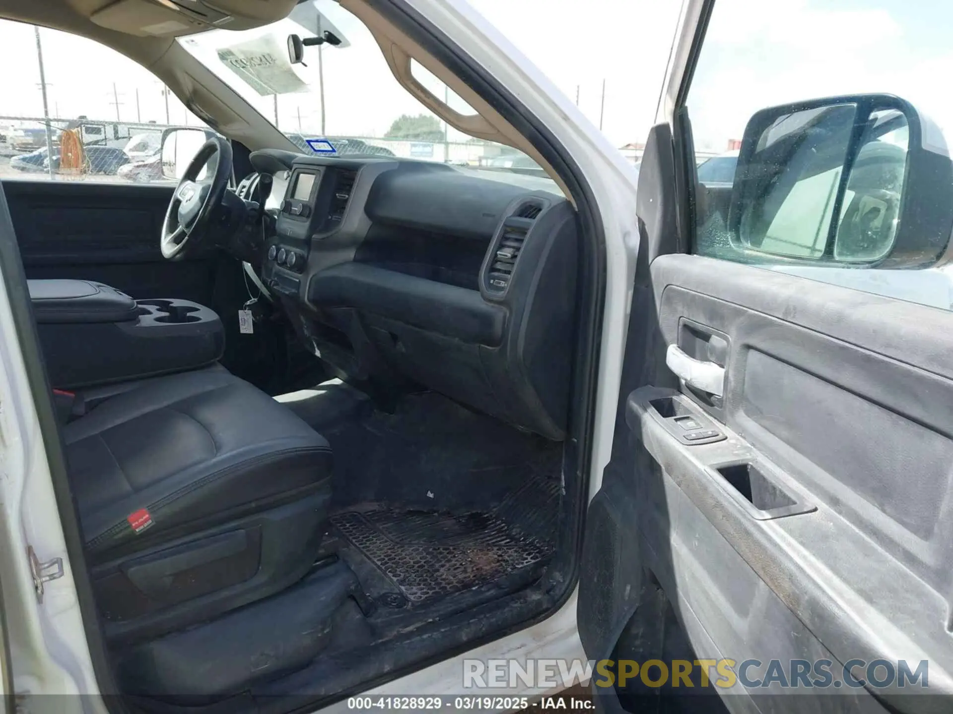 5 Photograph of a damaged car 3C6UR5CLXKG534669 RAM 2500 2019