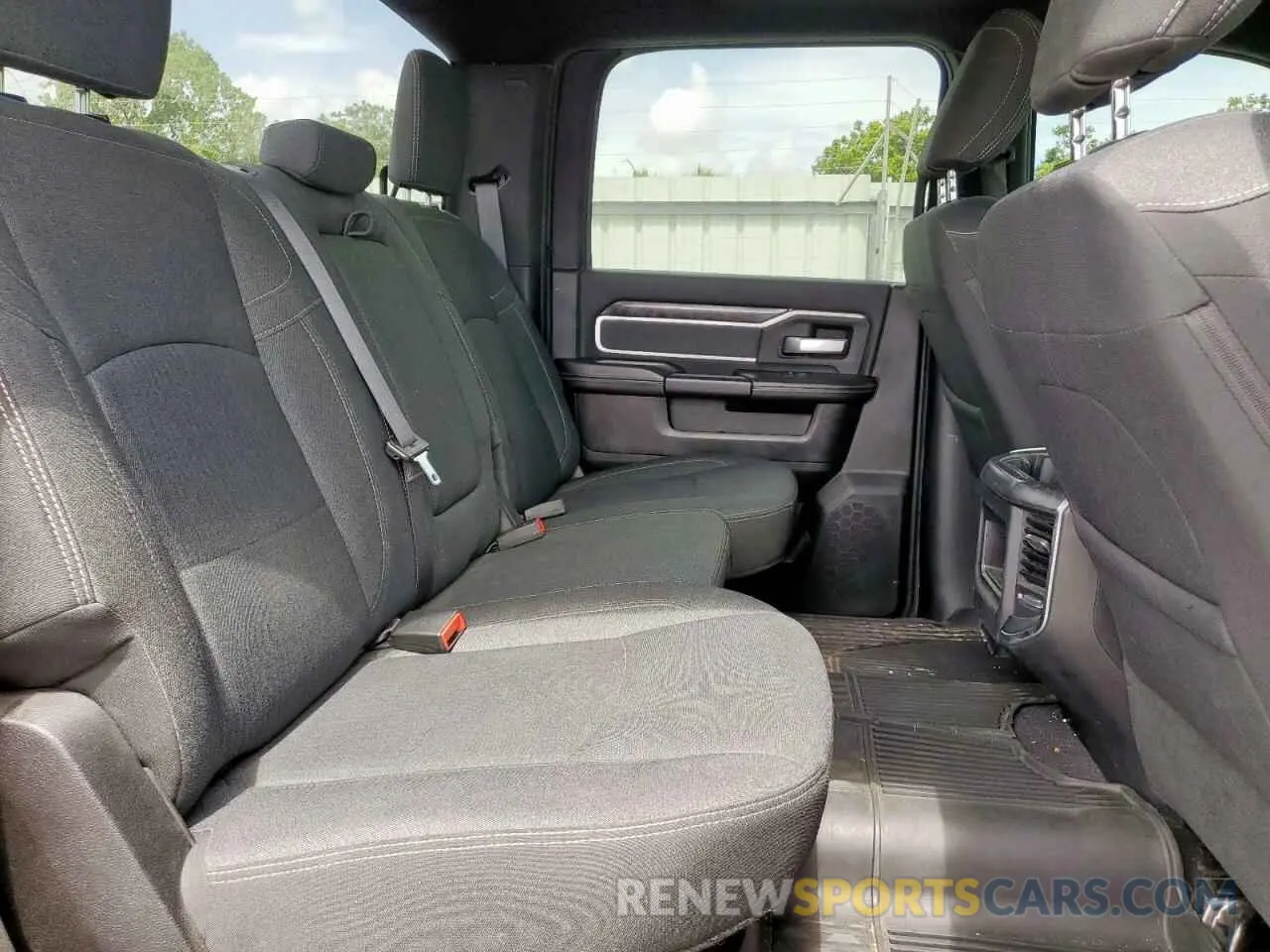 10 Photograph of a damaged car 3C6UR5DJ4KG520621 RAM 2500 2019