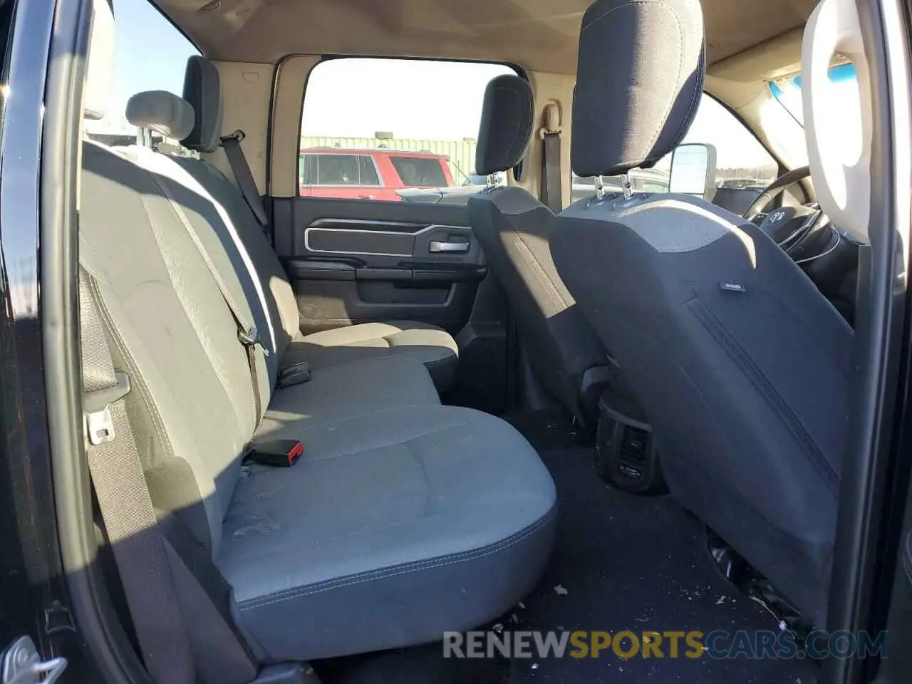 10 Photograph of a damaged car 3C6UR5DJ6KG611129 RAM 2500 2019