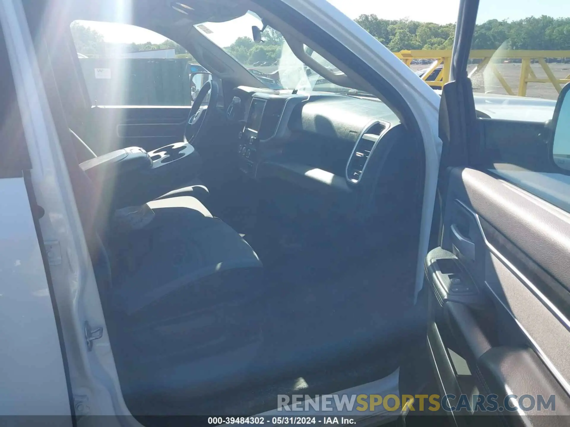 5 Photograph of a damaged car 3C6UR5DL1KG620922 RAM 2500 2019