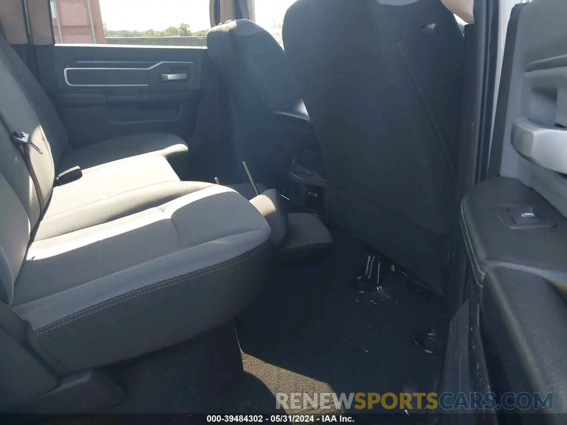 8 Photograph of a damaged car 3C6UR5DL1KG620922 RAM 2500 2019