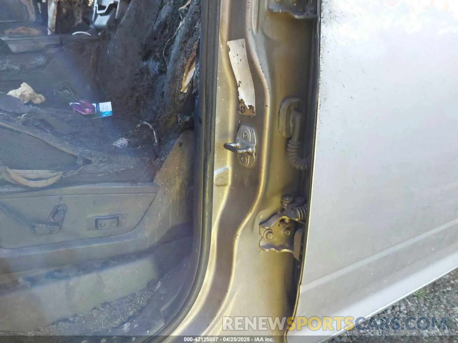 9 Photograph of a damaged car 3C6UR5DL7KG634419 RAM 2500 2019