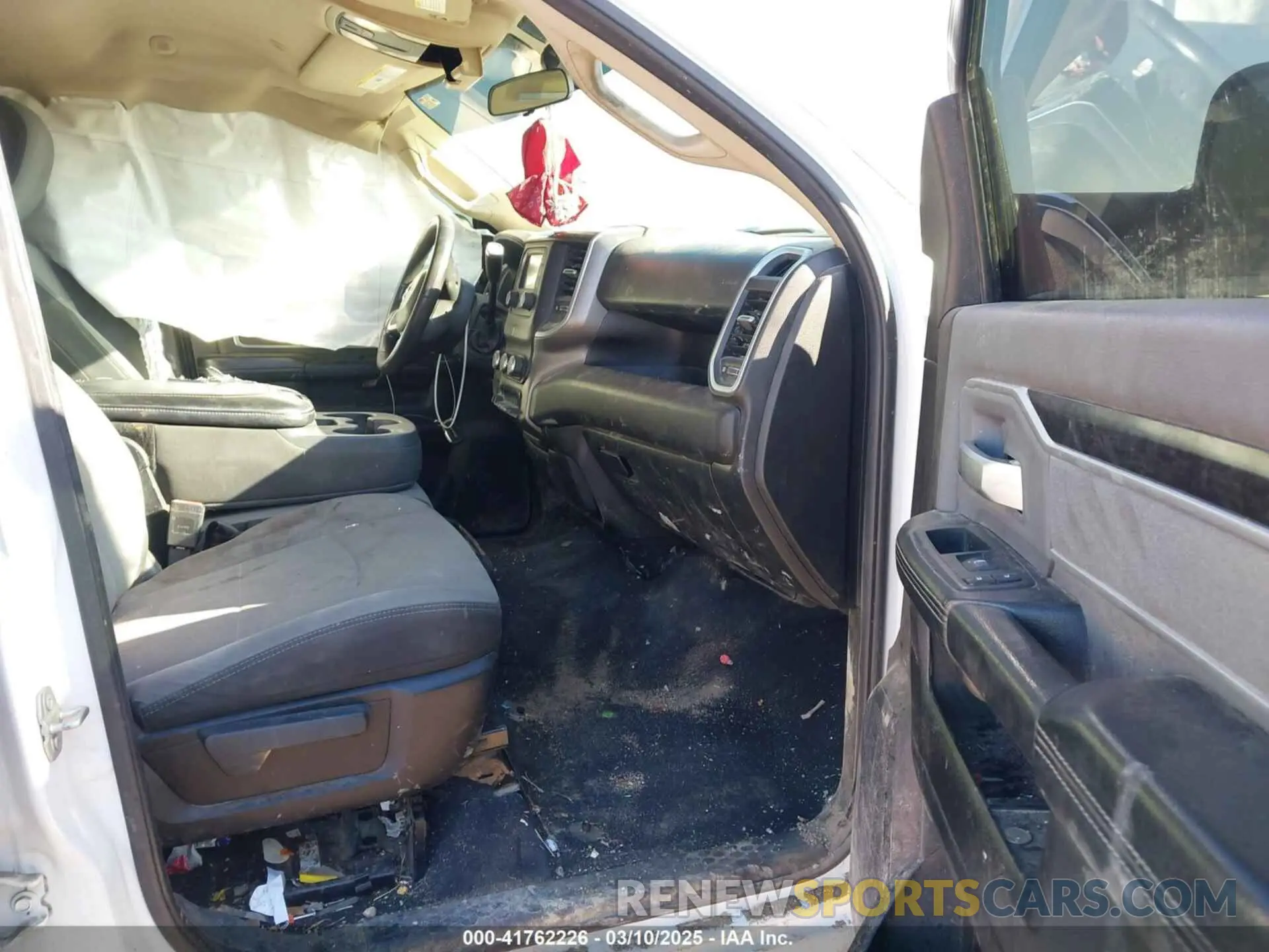 5 Photograph of a damaged car 3C6UR5DL9KG625821 RAM 2500 2019