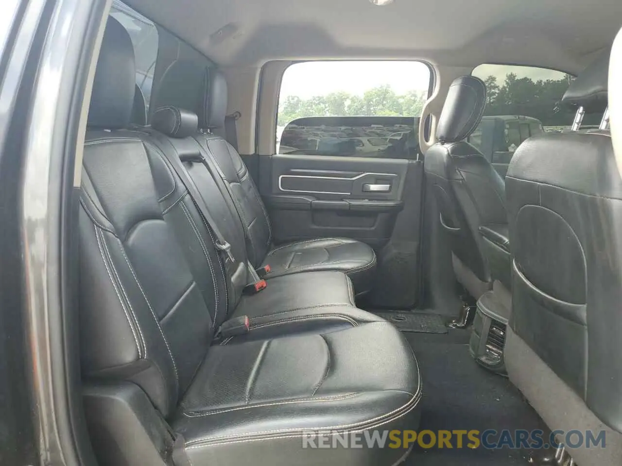 10 Photograph of a damaged car 3C6UR5DLXKG634415 RAM 2500 2019