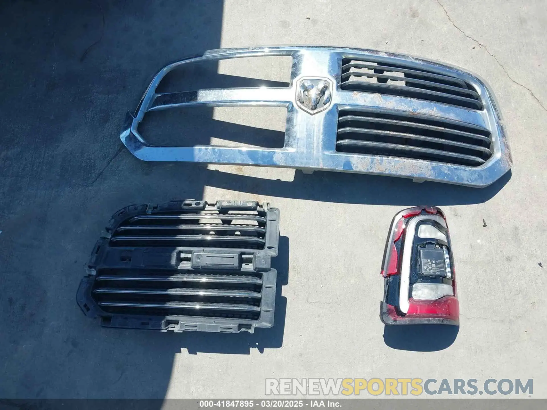12 Photograph of a damaged car 3C6UR5FJ0KG684641 RAM 2500 2019