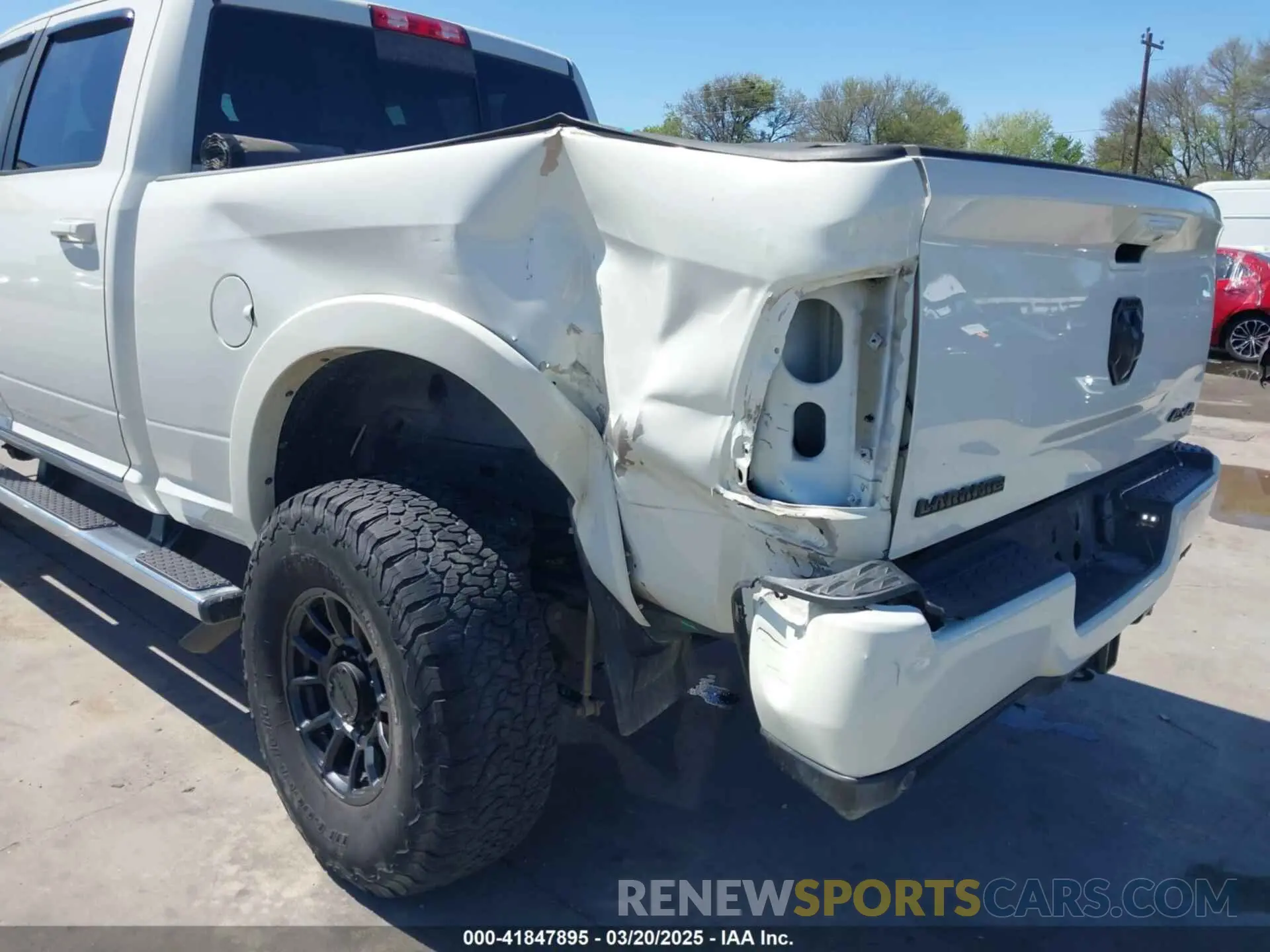 18 Photograph of a damaged car 3C6UR5FJ0KG684641 RAM 2500 2019