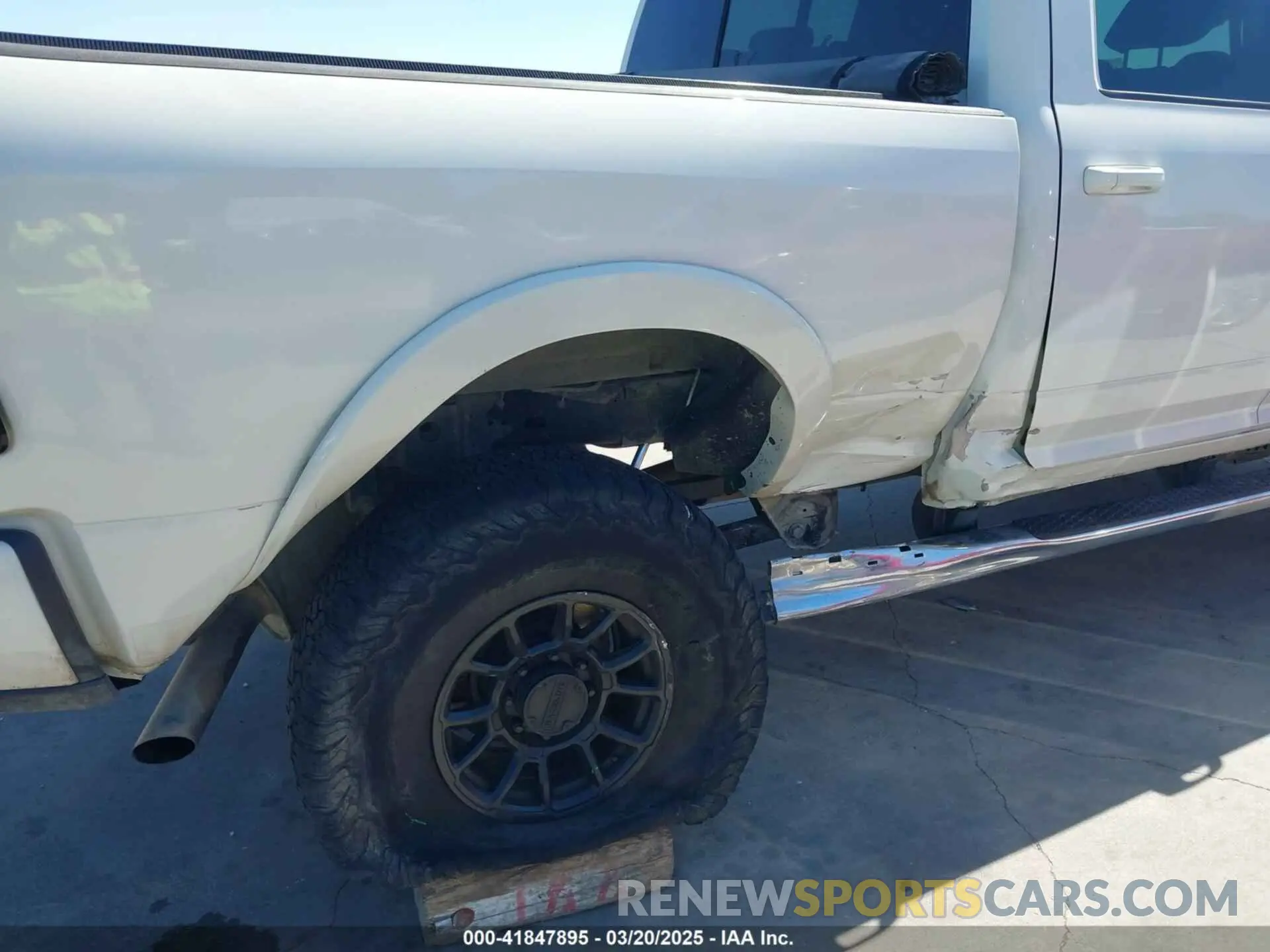 6 Photograph of a damaged car 3C6UR5FJ0KG684641 RAM 2500 2019