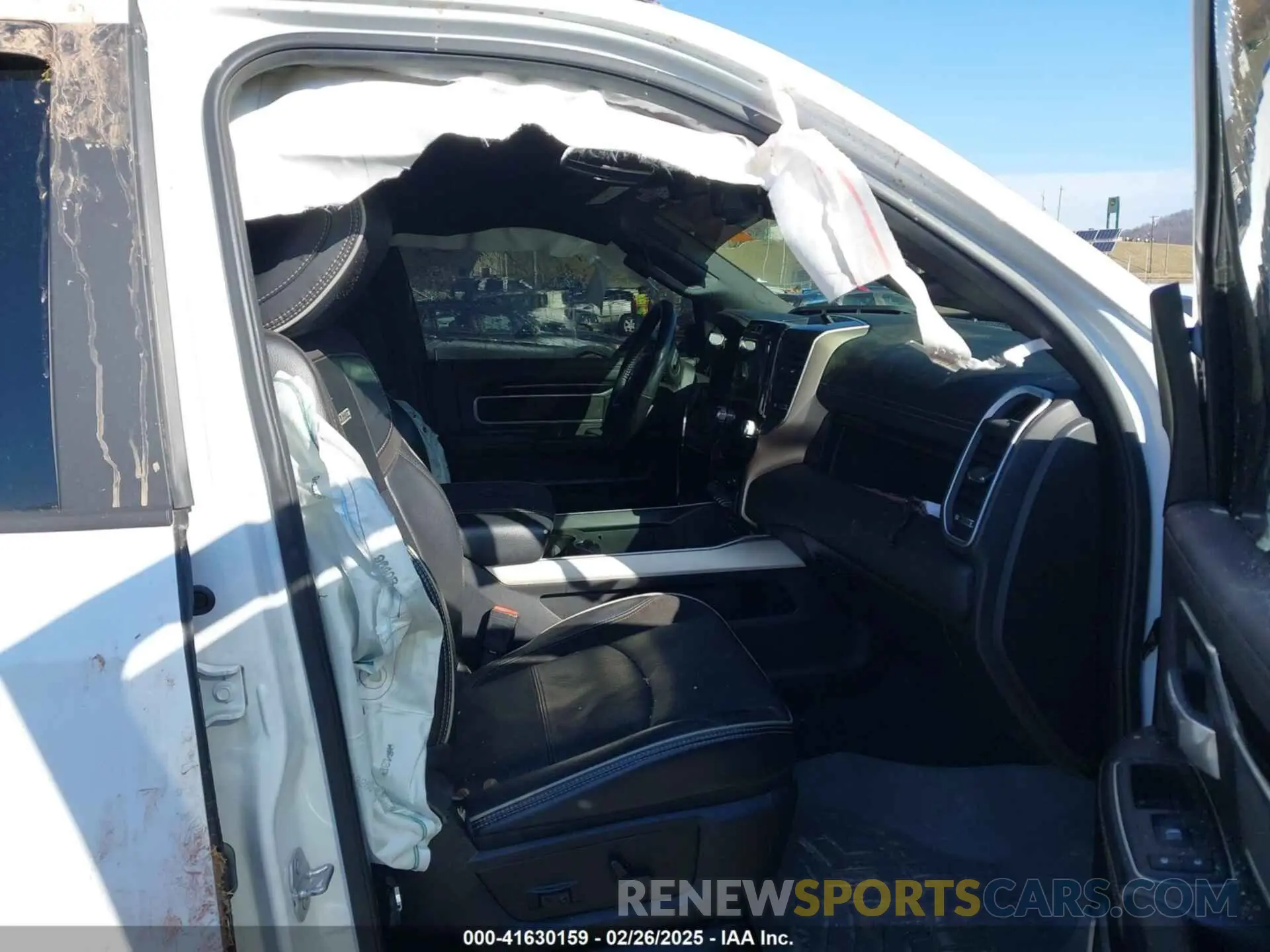 5 Photograph of a damaged car 3C6UR5FL0KG714111 RAM 2500 2019