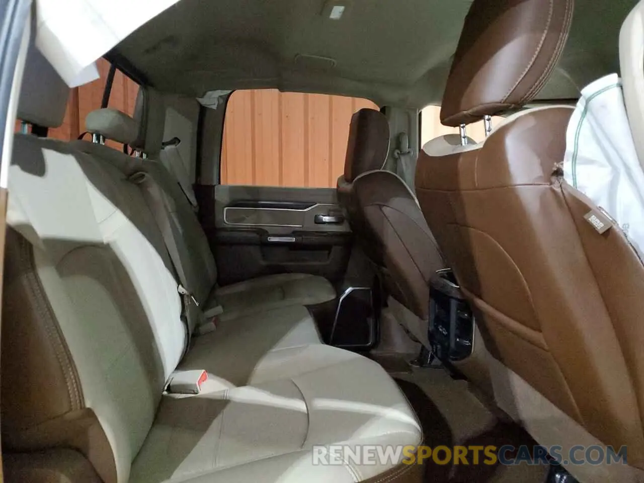10 Photograph of a damaged car 3C6UR5FL1KG550867 RAM 2500 2019