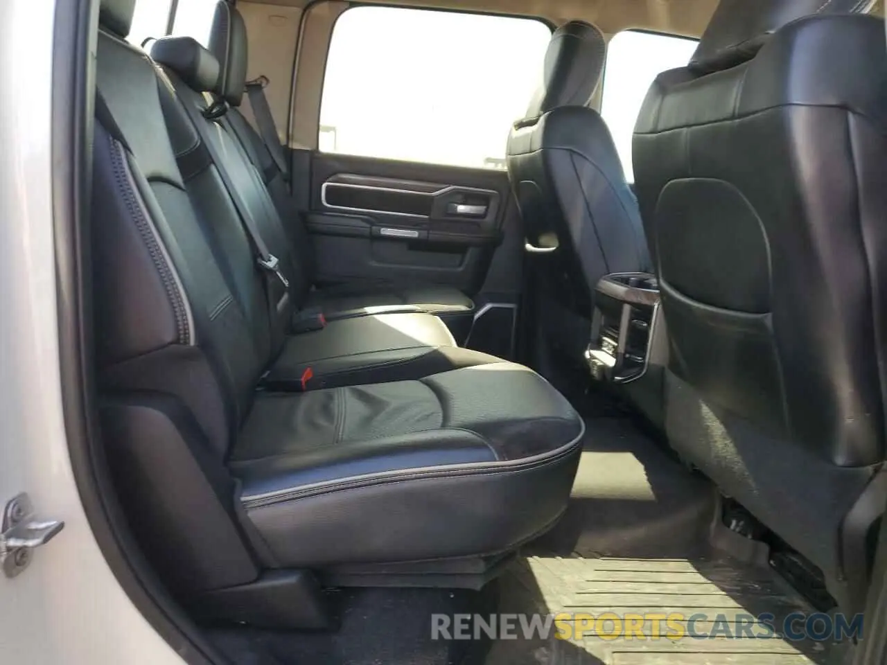 10 Photograph of a damaged car 3C6UR5FL1KG657255 RAM 2500 2019