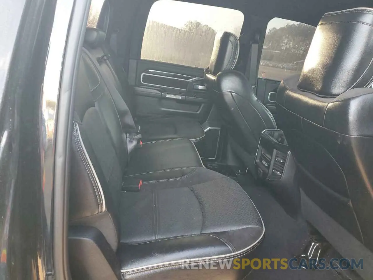 10 Photograph of a damaged car 3C6UR5FL2KG652677 RAM 2500 2019