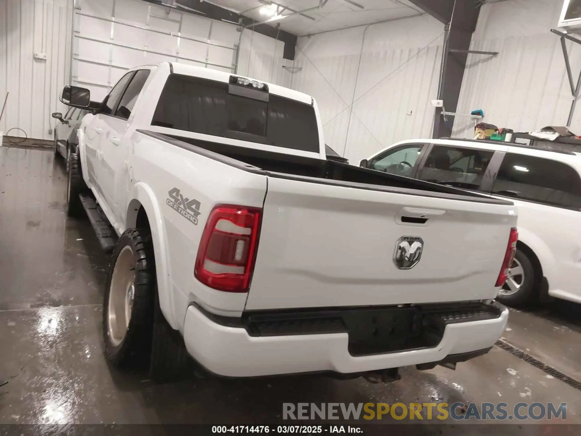 17 Photograph of a damaged car 3C6UR5FL7KG657180 RAM 2500 2019