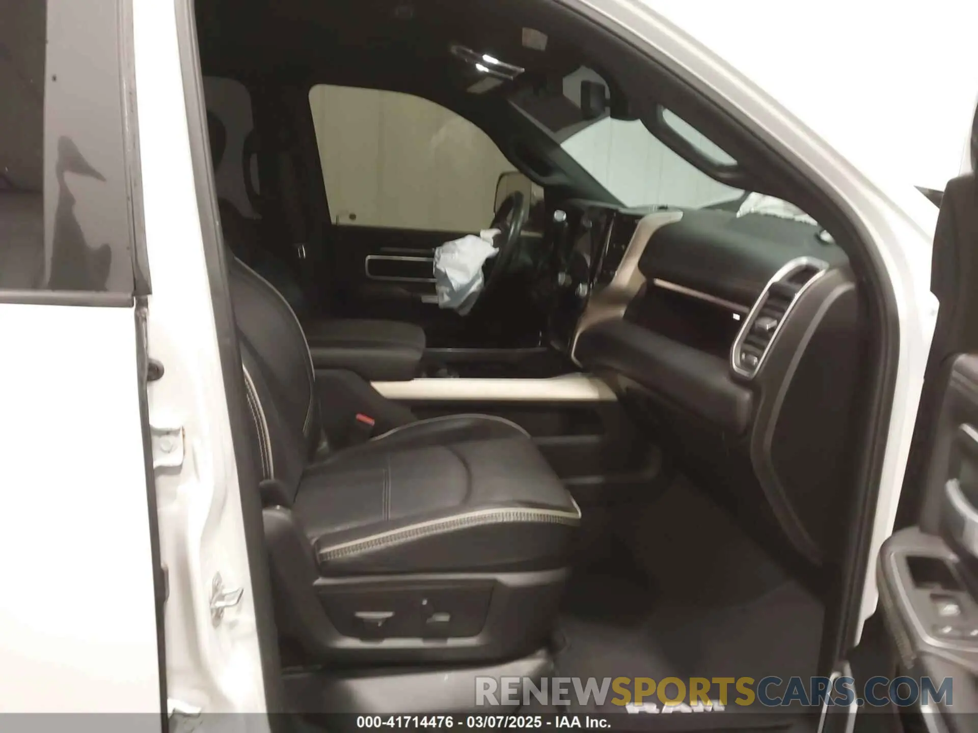 5 Photograph of a damaged car 3C6UR5FL7KG657180 RAM 2500 2019