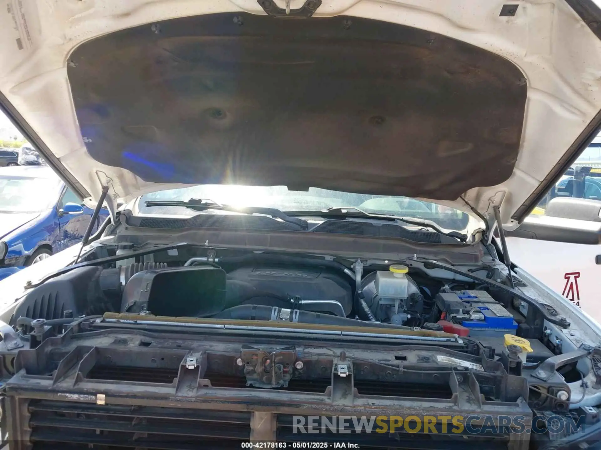 10 Photograph of a damaged car 3C6UR5HJ1KG599000 RAM 2500 2019