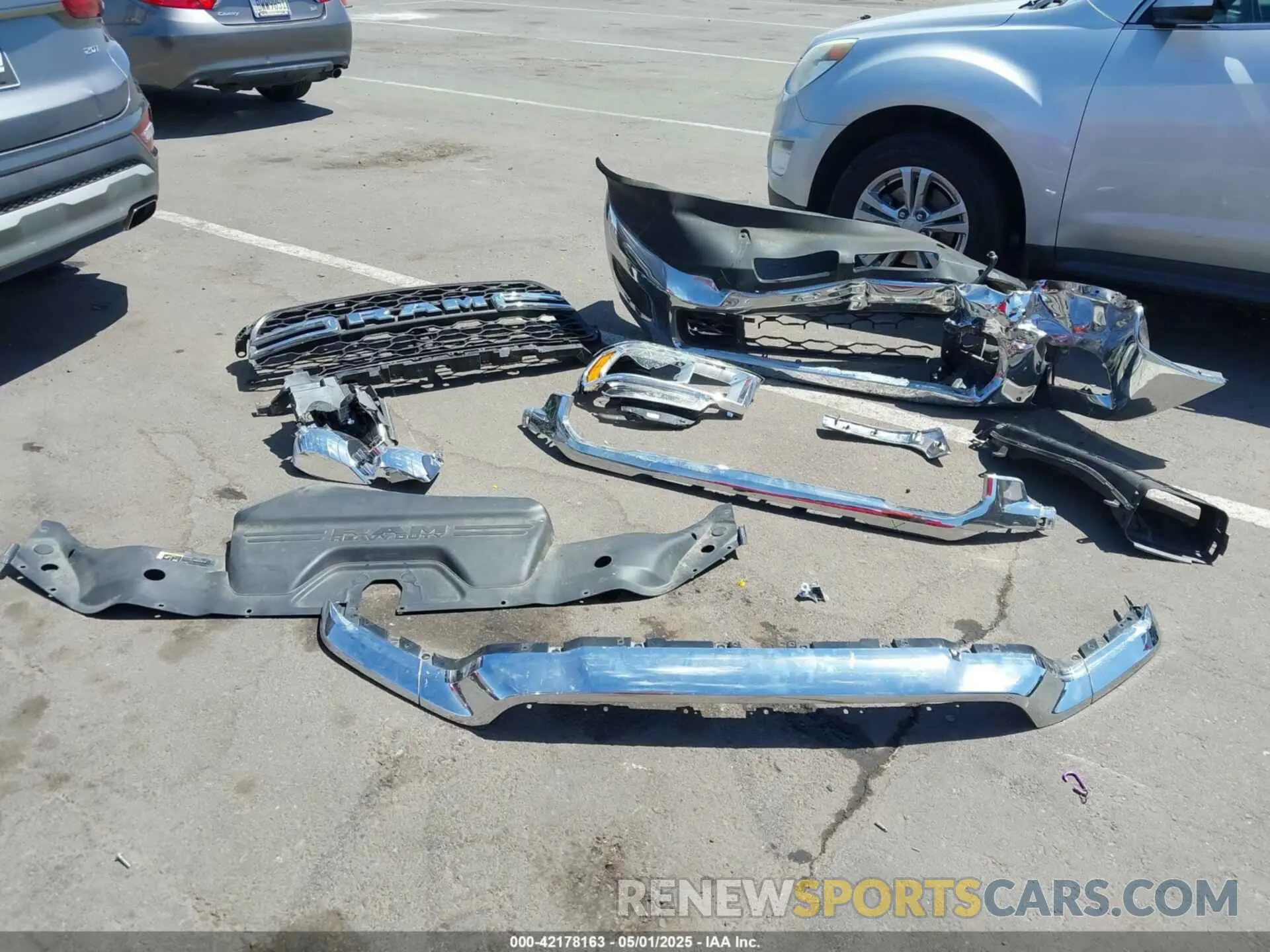 12 Photograph of a damaged car 3C6UR5HJ1KG599000 RAM 2500 2019