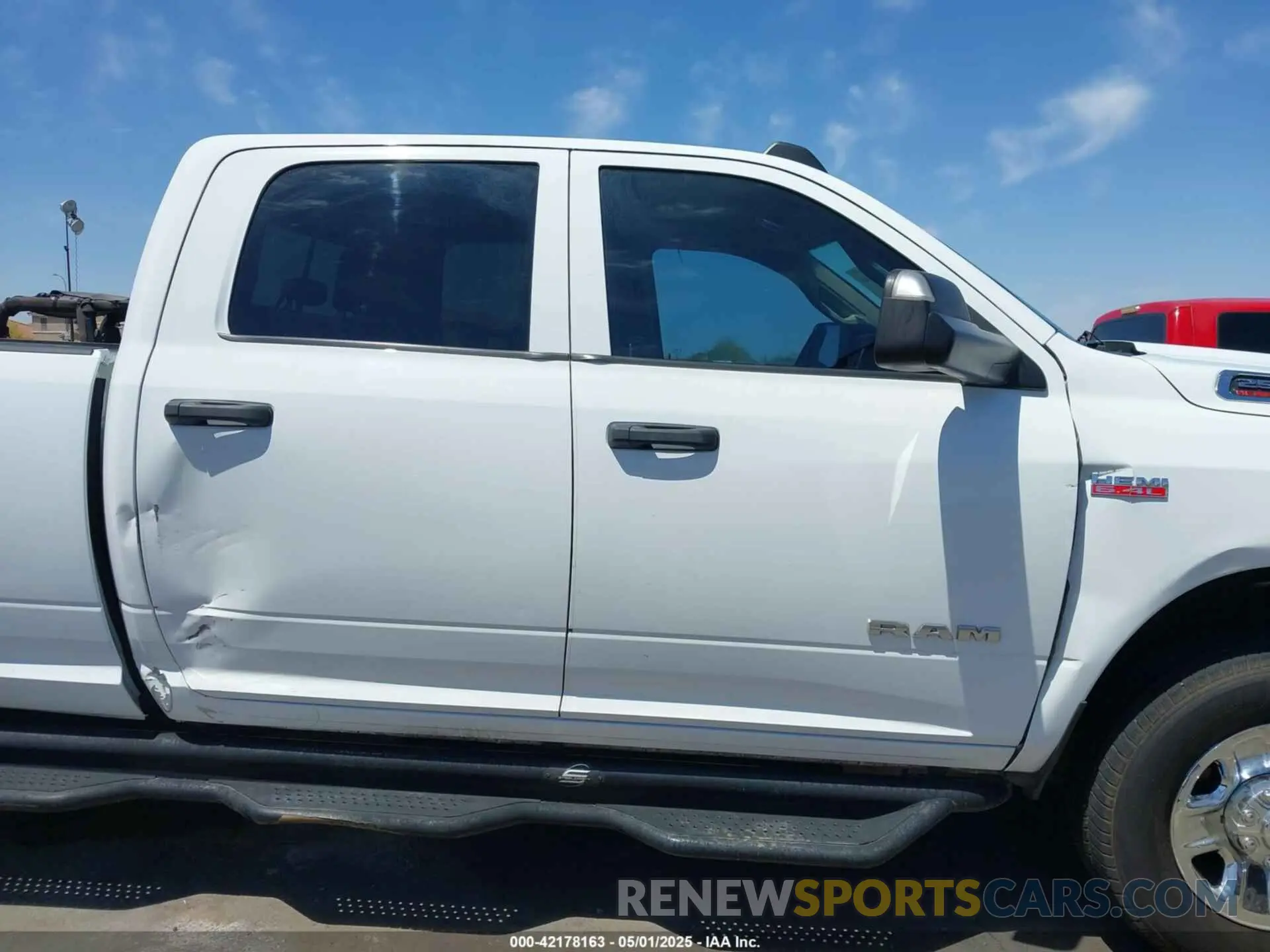 14 Photograph of a damaged car 3C6UR5HJ1KG599000 RAM 2500 2019