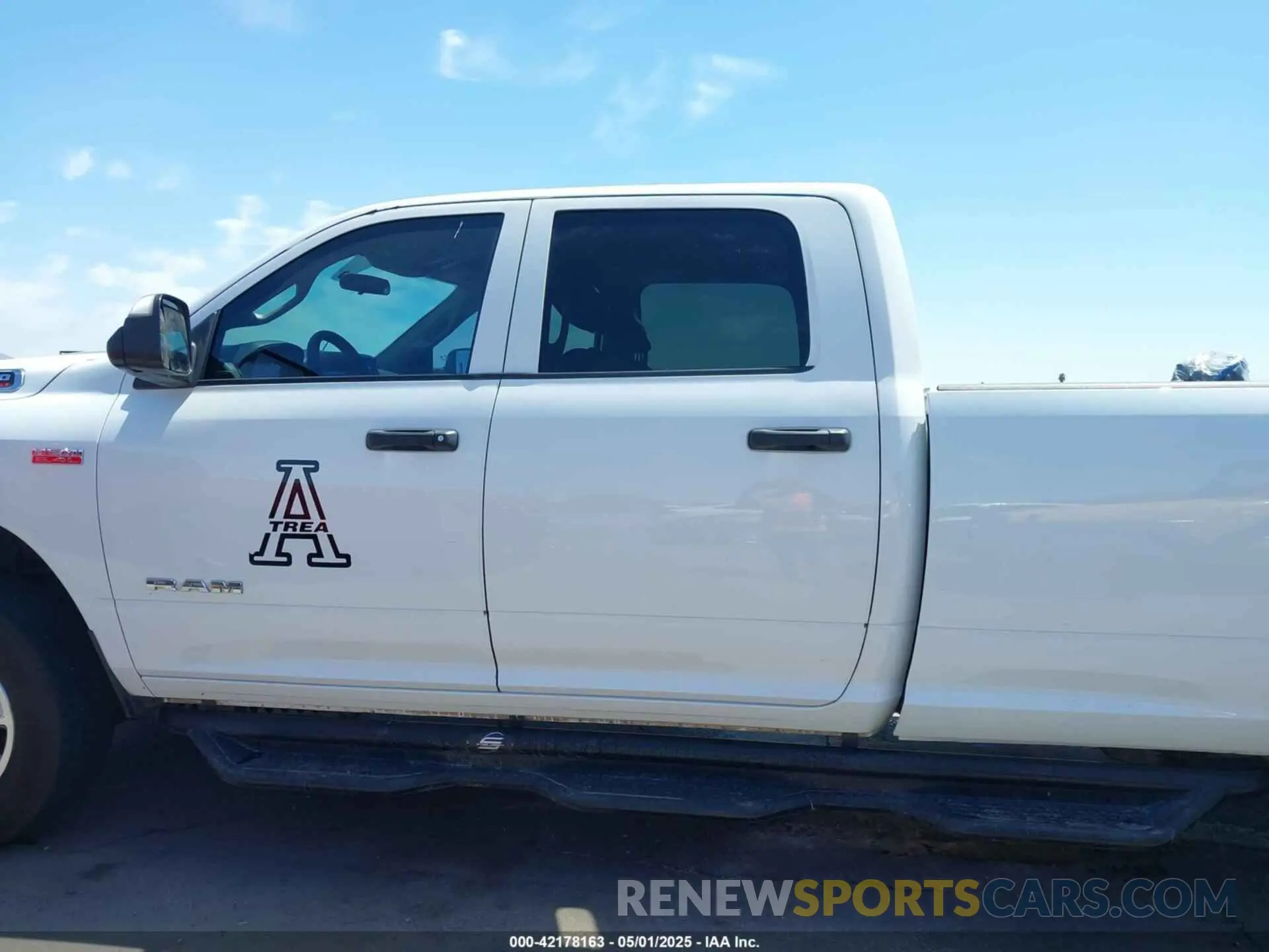 15 Photograph of a damaged car 3C6UR5HJ1KG599000 RAM 2500 2019