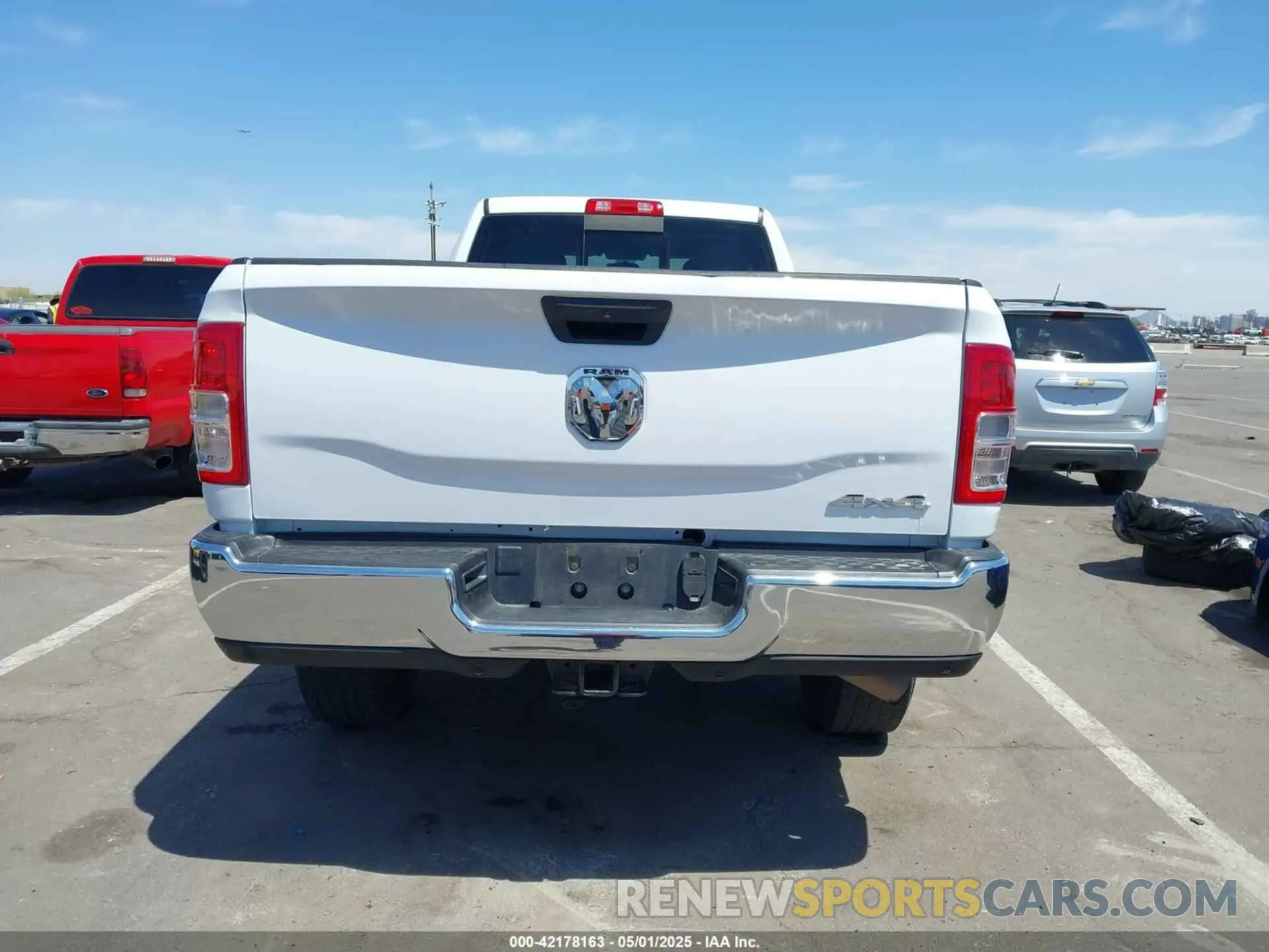 17 Photograph of a damaged car 3C6UR5HJ1KG599000 RAM 2500 2019