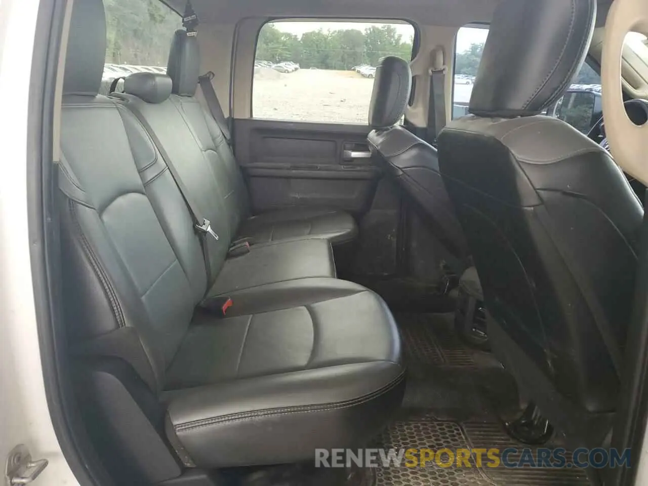10 Photograph of a damaged car 3C6UR5HJ6KG604238 RAM 2500 2019