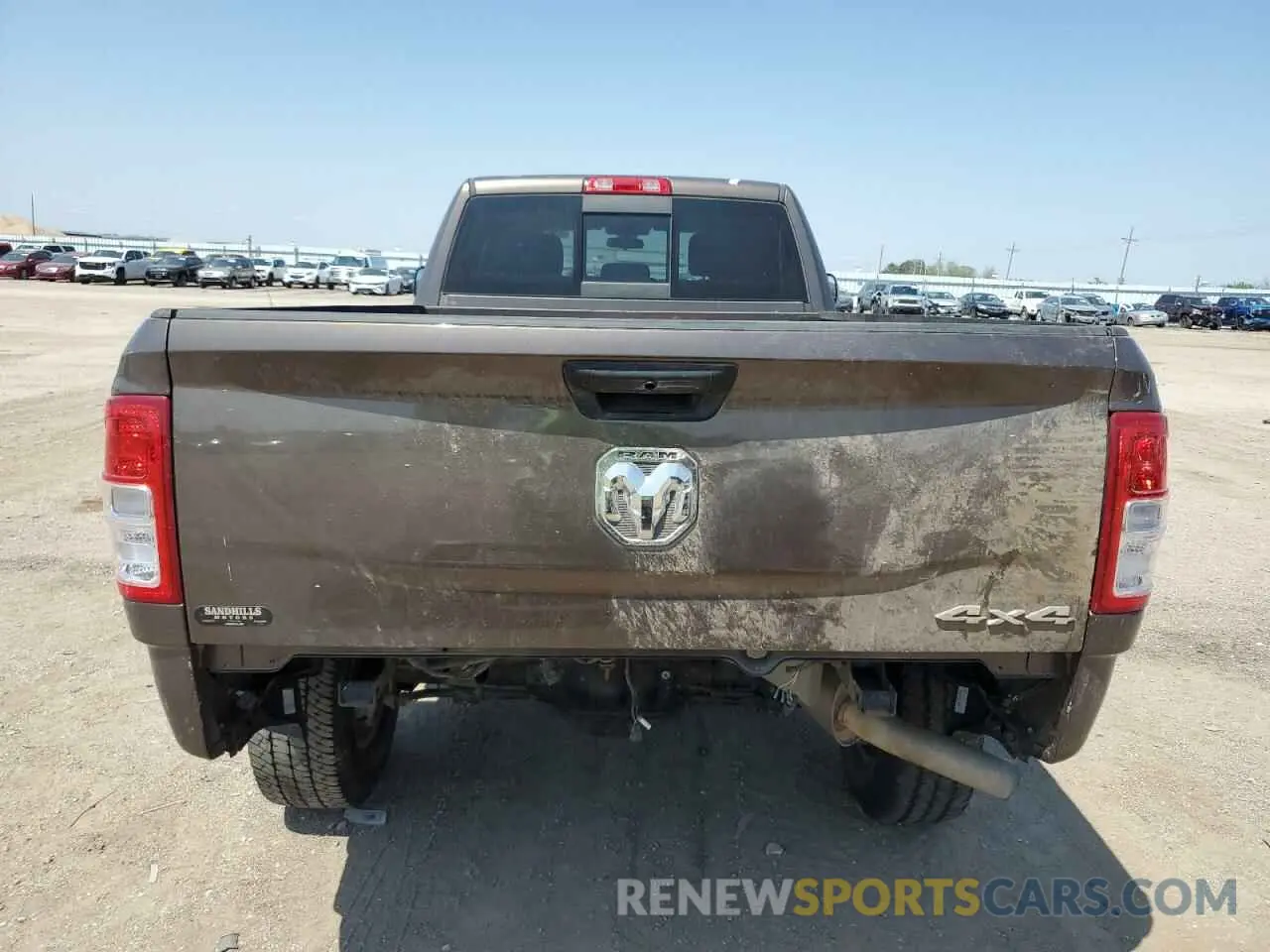 6 Photograph of a damaged car 3C6UR5HJ7KG553283 RAM 2500 2019